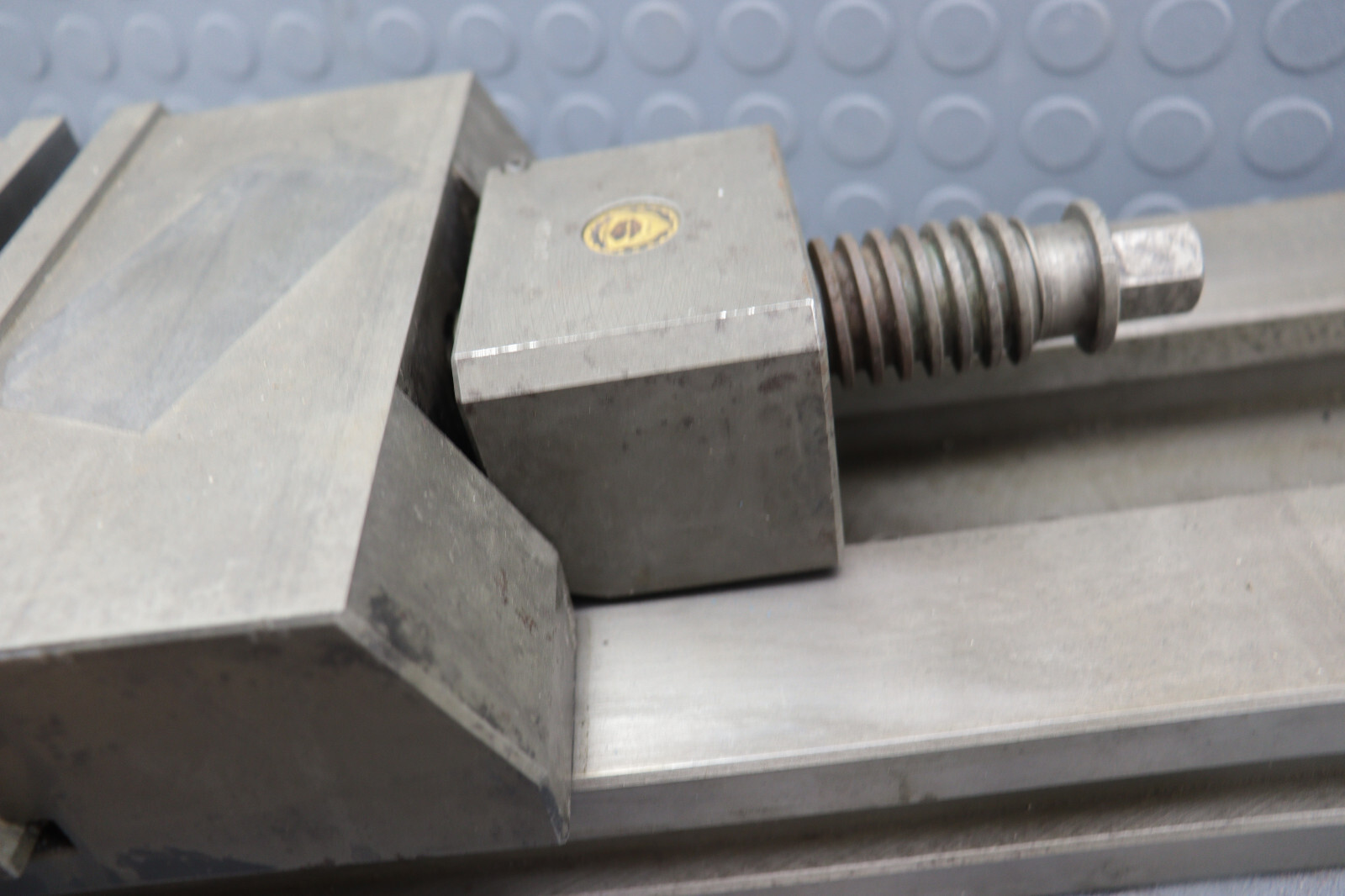 BISON 7-223-085 8" MILLING MACHINE VISE 6566-200-535/2250-1 LOC5257