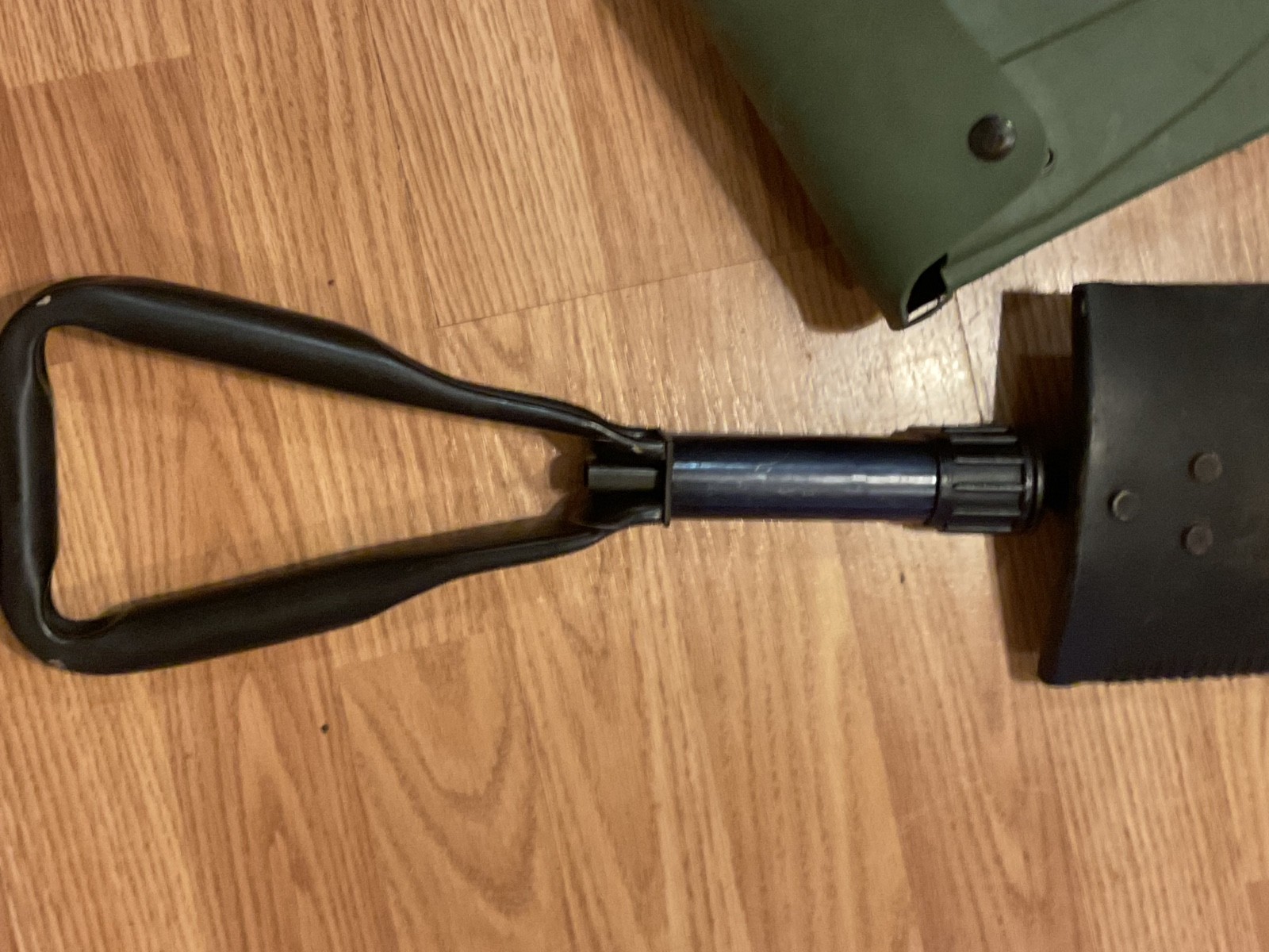 VINTAGE 1982 MILITARY ORIGINAL U.S.TRIFOLD TRENCH SHOVEL SERRATED