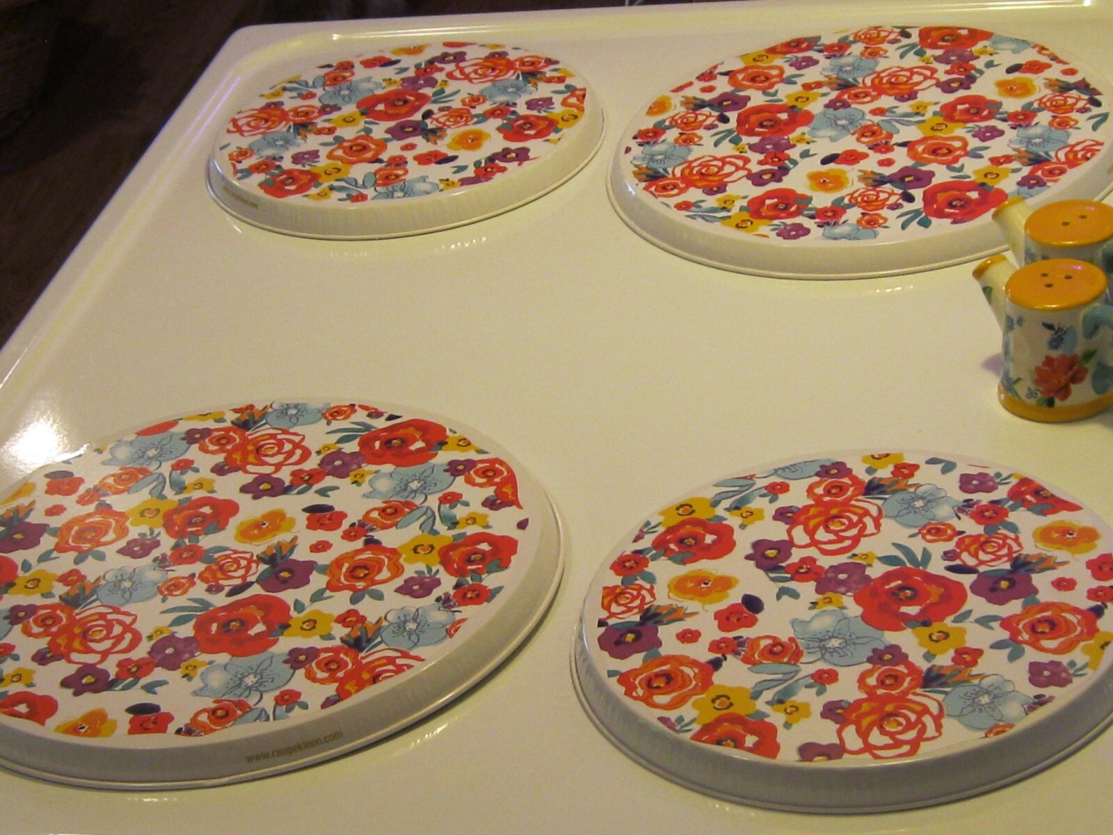 NEW HANDCRAFTED PIONEER WOMAN FLEA MARKET FLORAL LAMINATED STOVE BURNER COVERS