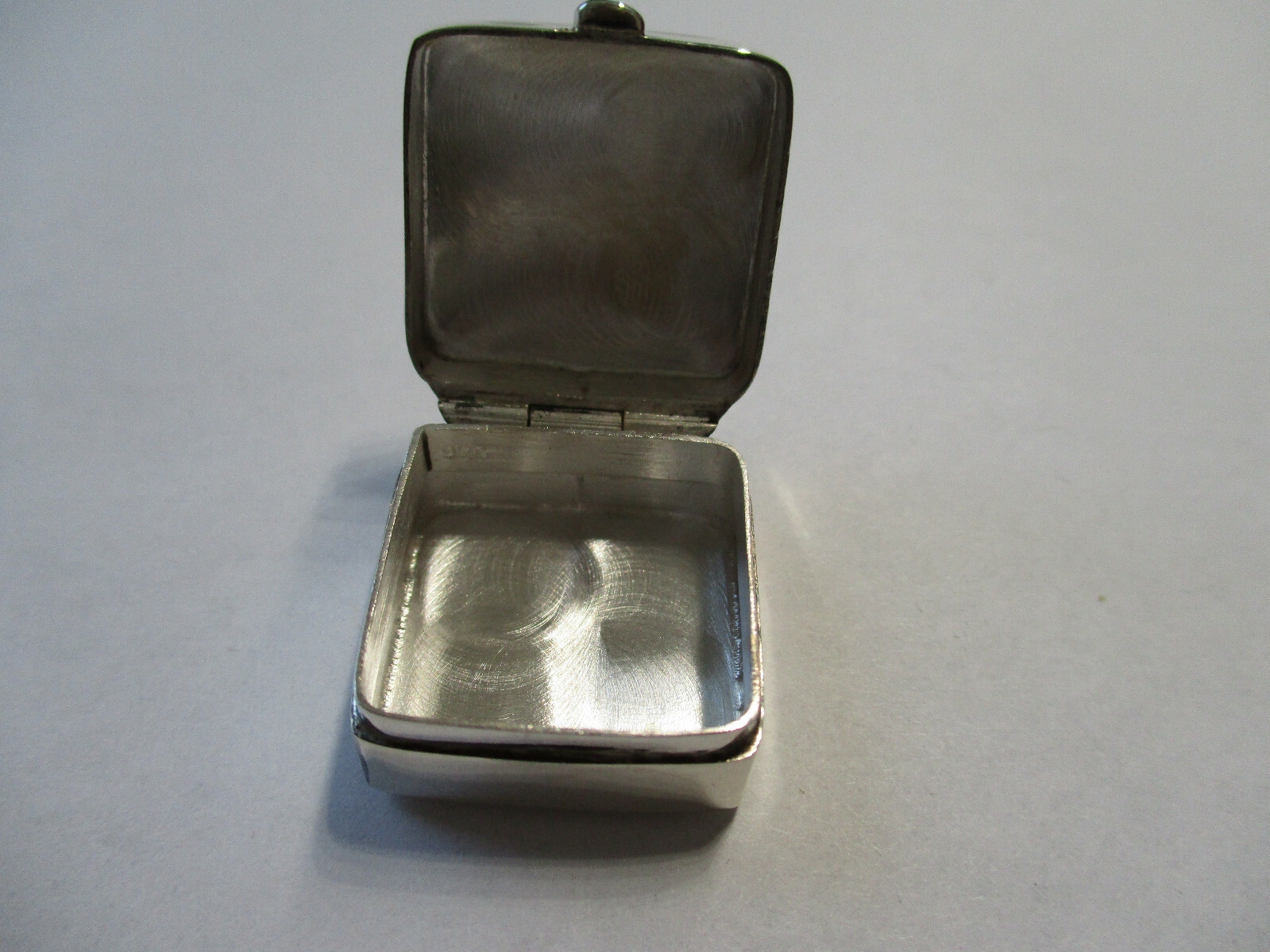 Small square shape sterling silver pill box soild 925 engraved on top 3/4 inch