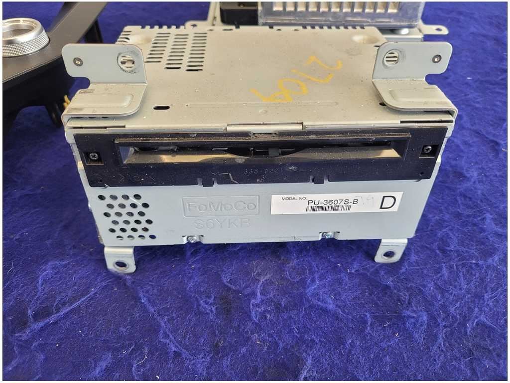 2015 Ford Mustang GT S550 Info-GPS-TV Screen Front Nav Receiver Faceplate 2709