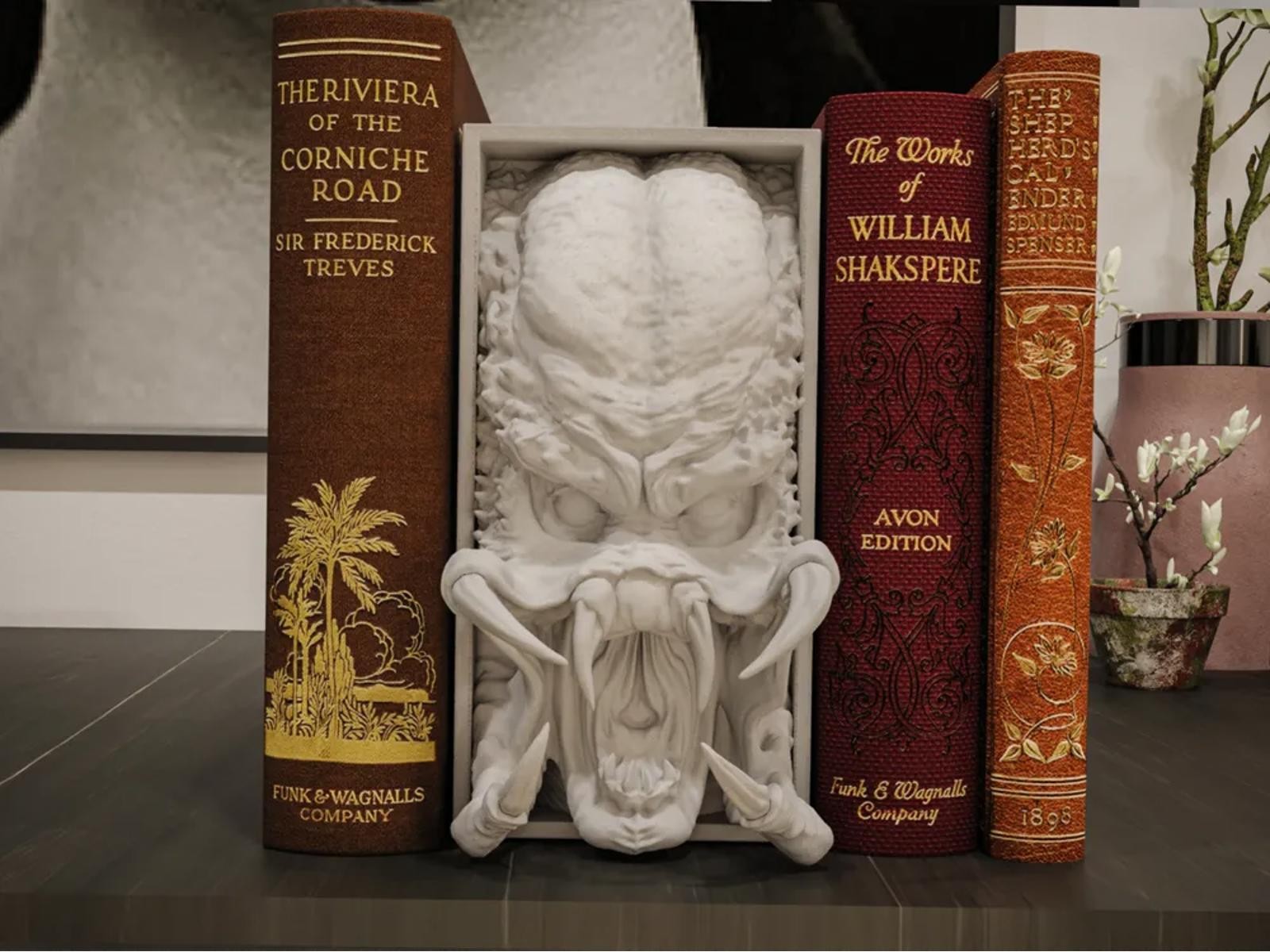 Predator Book Nook - Sci-Fi Horror Bookshelf Decor