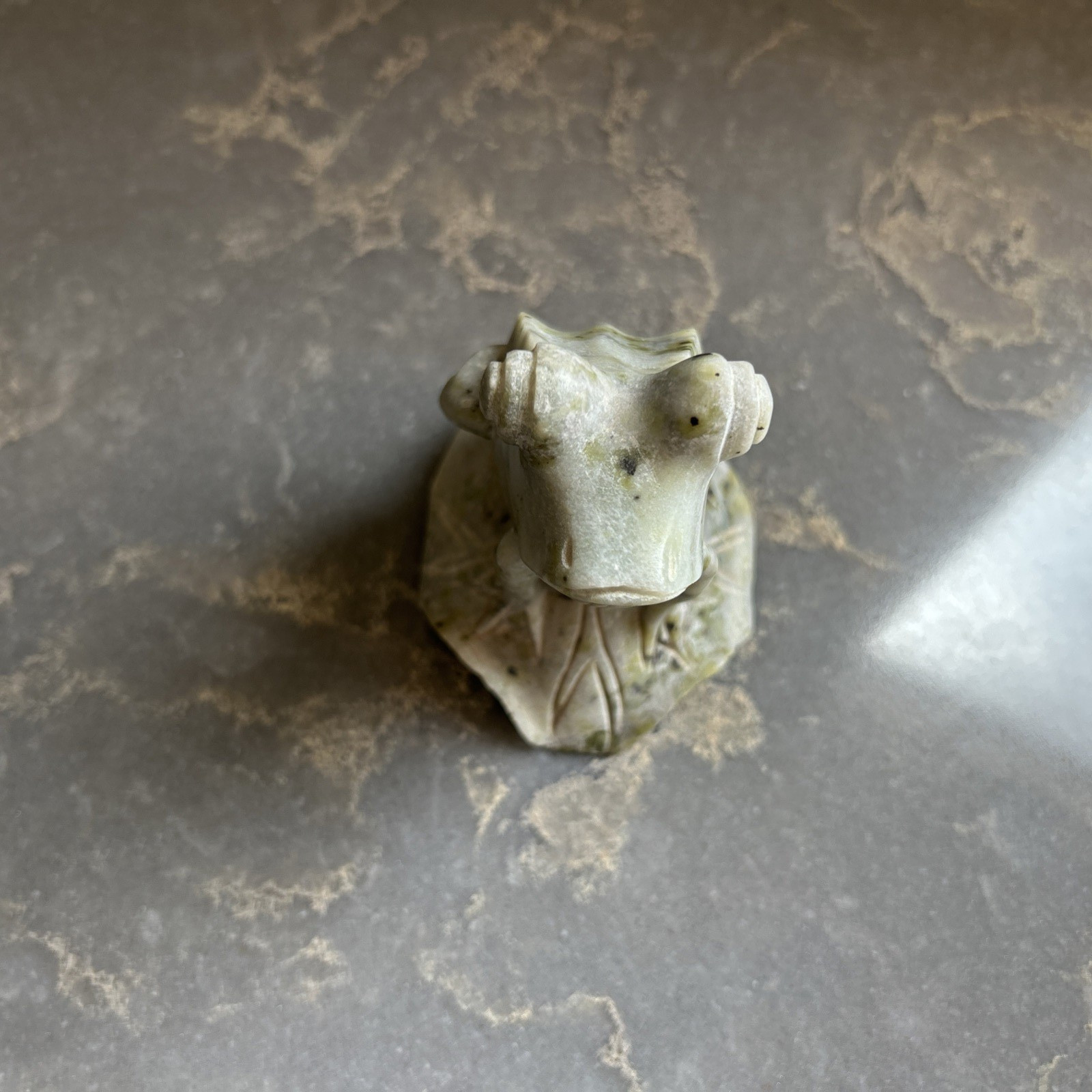 Chinese Hand Carved Nephrite Jade Frog Sculpture Figurine Mid Century 1960s Vtg