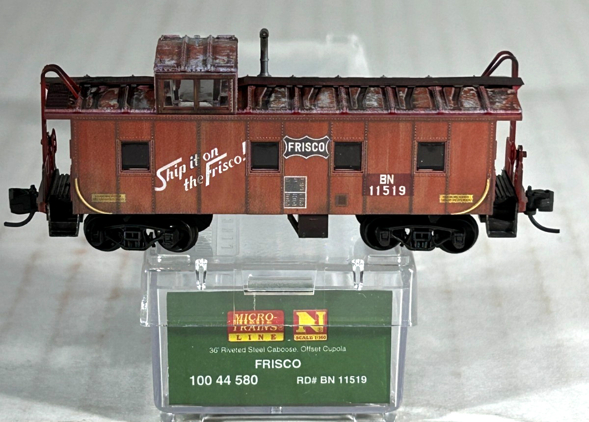 MICRO-TRAINS N SCALE 36' RIVETED STEEL CABOOSE FRISCO 10044580