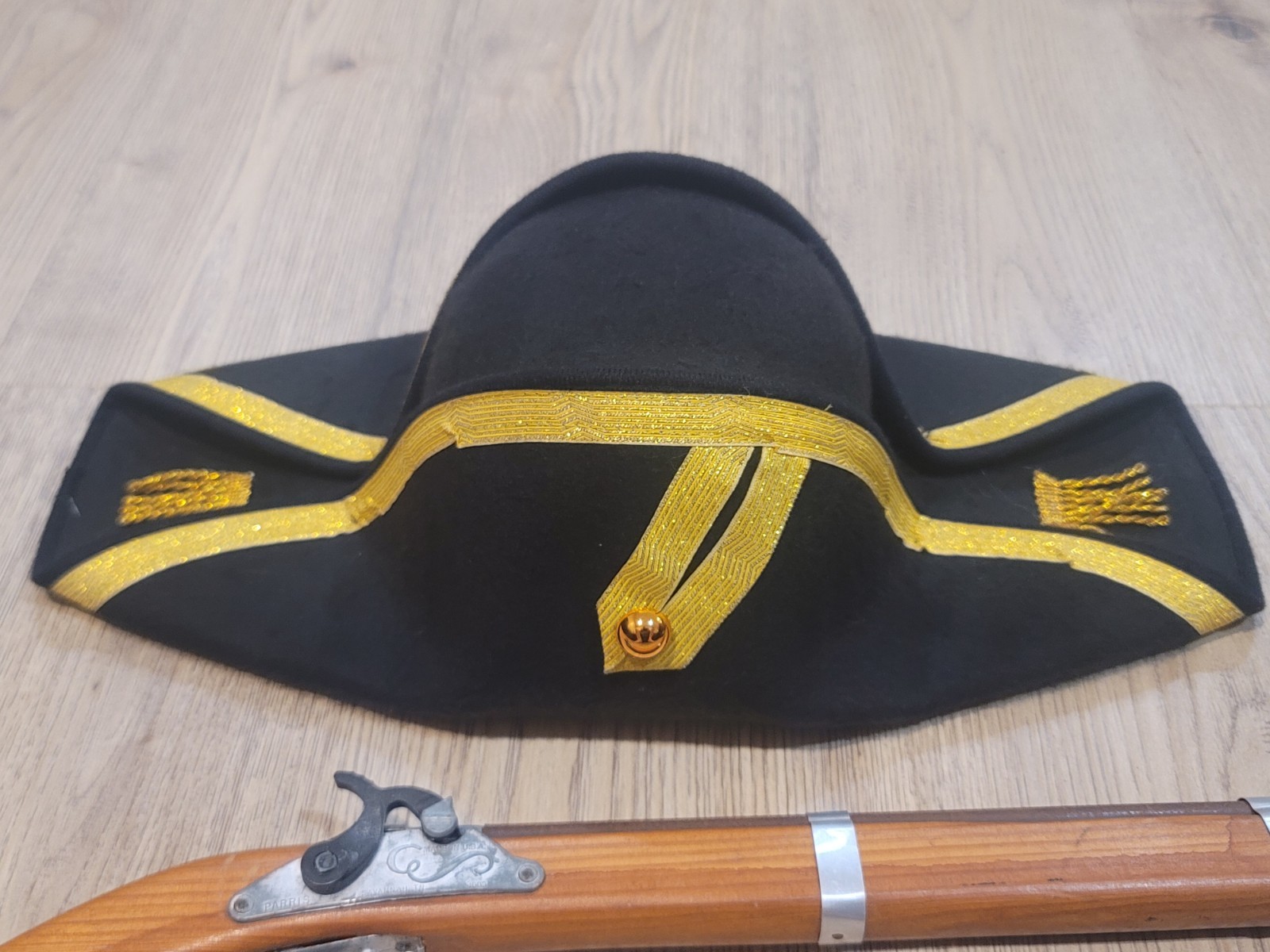 Vintage Parris Flintlock Style Cap Guns Toy Pistol Savannah TN w/ Napoleon Hat