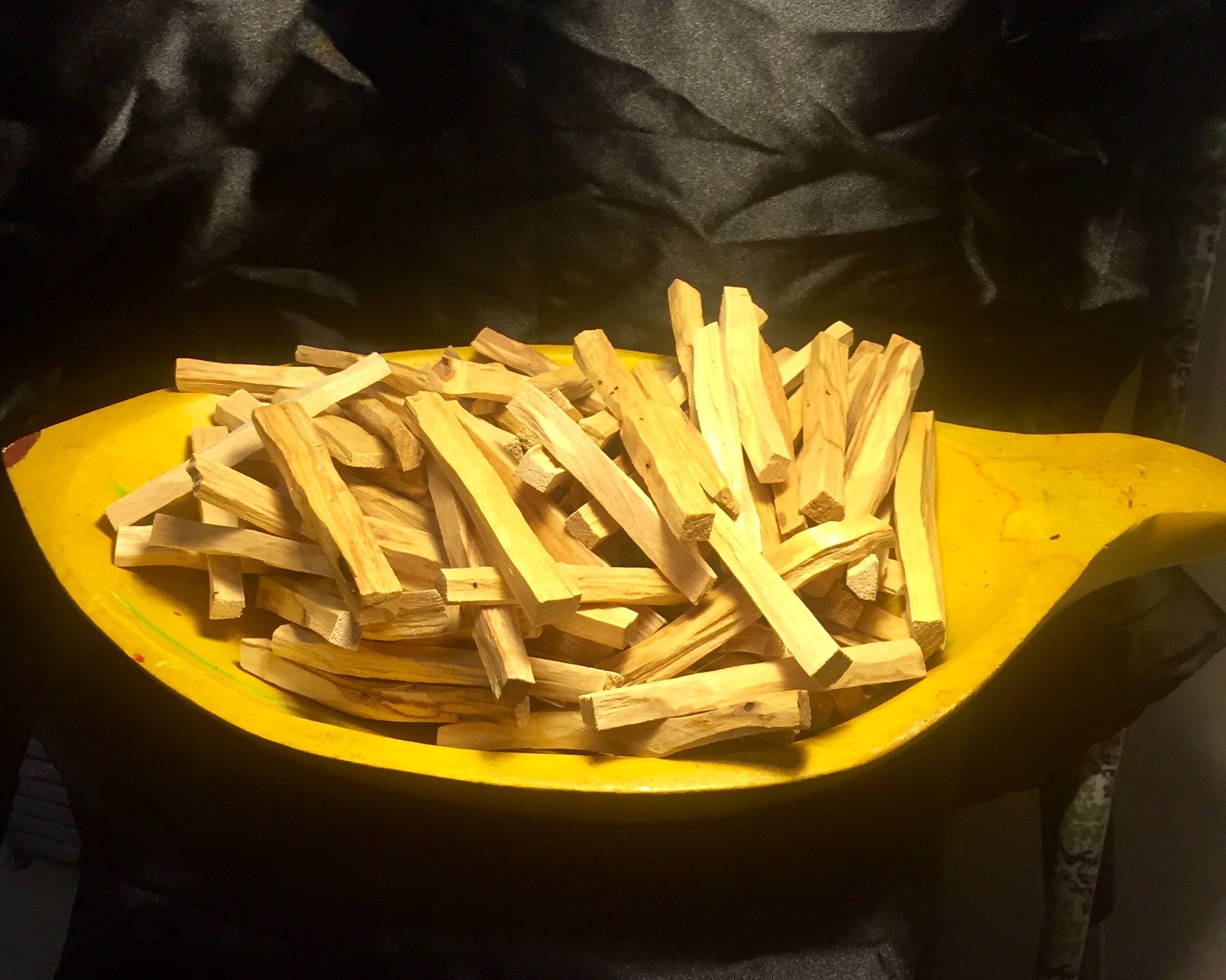 Palo Santo 1 LB Bag (75 STICKS APPROX - 4+inches long)