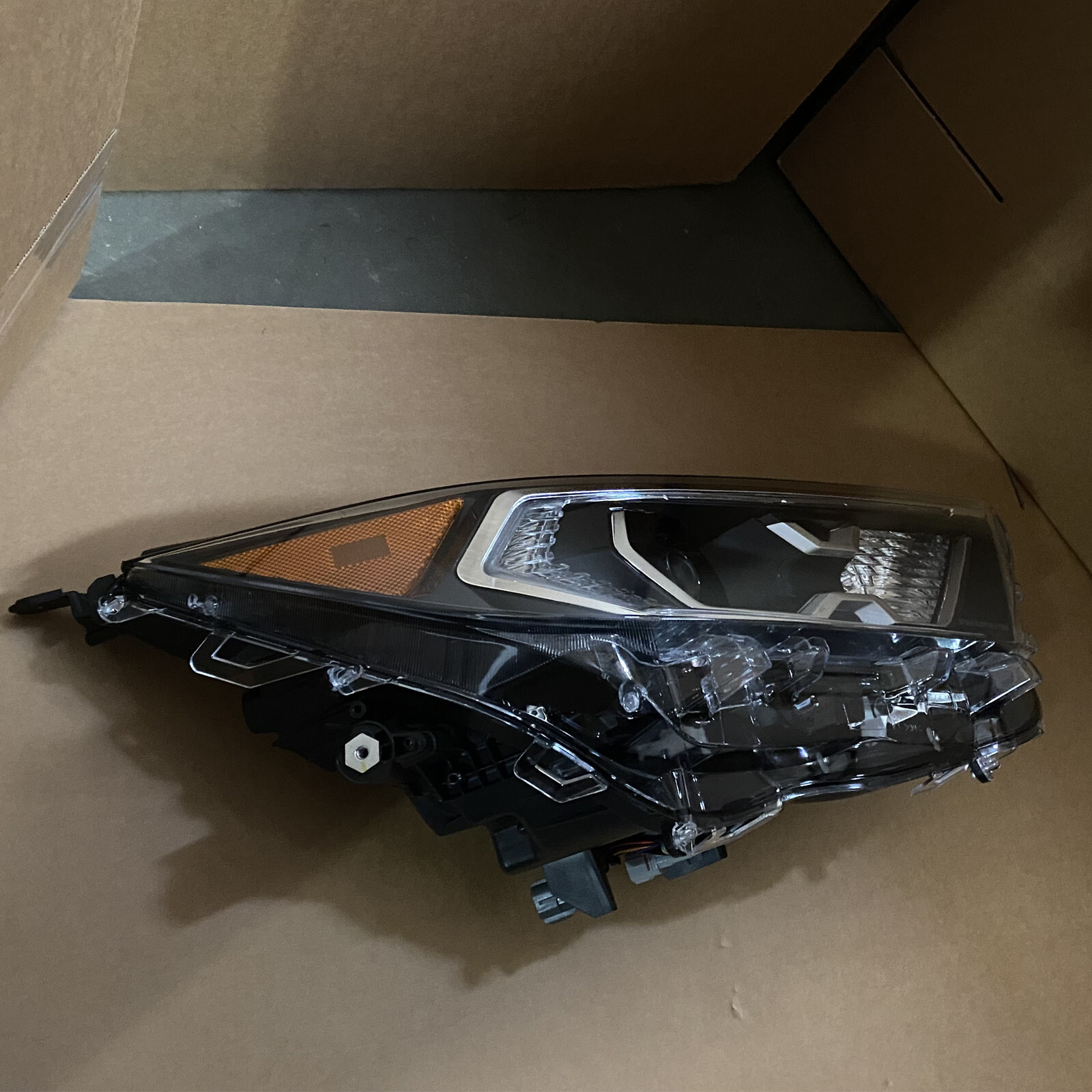 Front LED Projector Headlight Replacement For 2019 2023 Toyota RAV4 Hybrid Pair