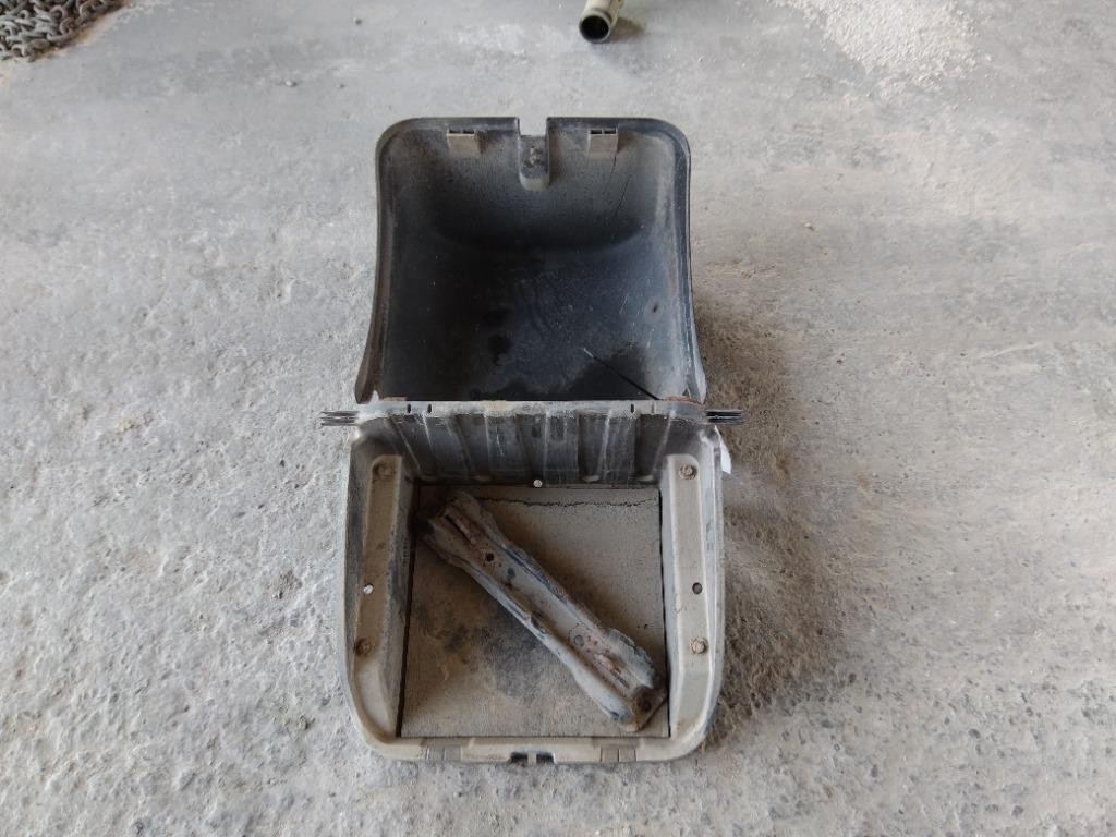 Replaces NA 2006 FREIGHTLINER M2 106 BATTERY BOX 3807025