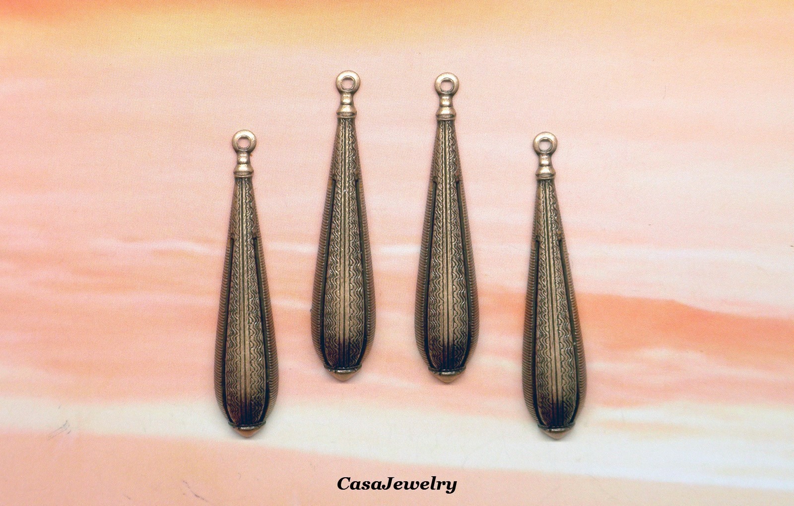 #0507 ANTIQUED GOLD VINTAGE TEARDROP W/TOP RING - 4 Pcs