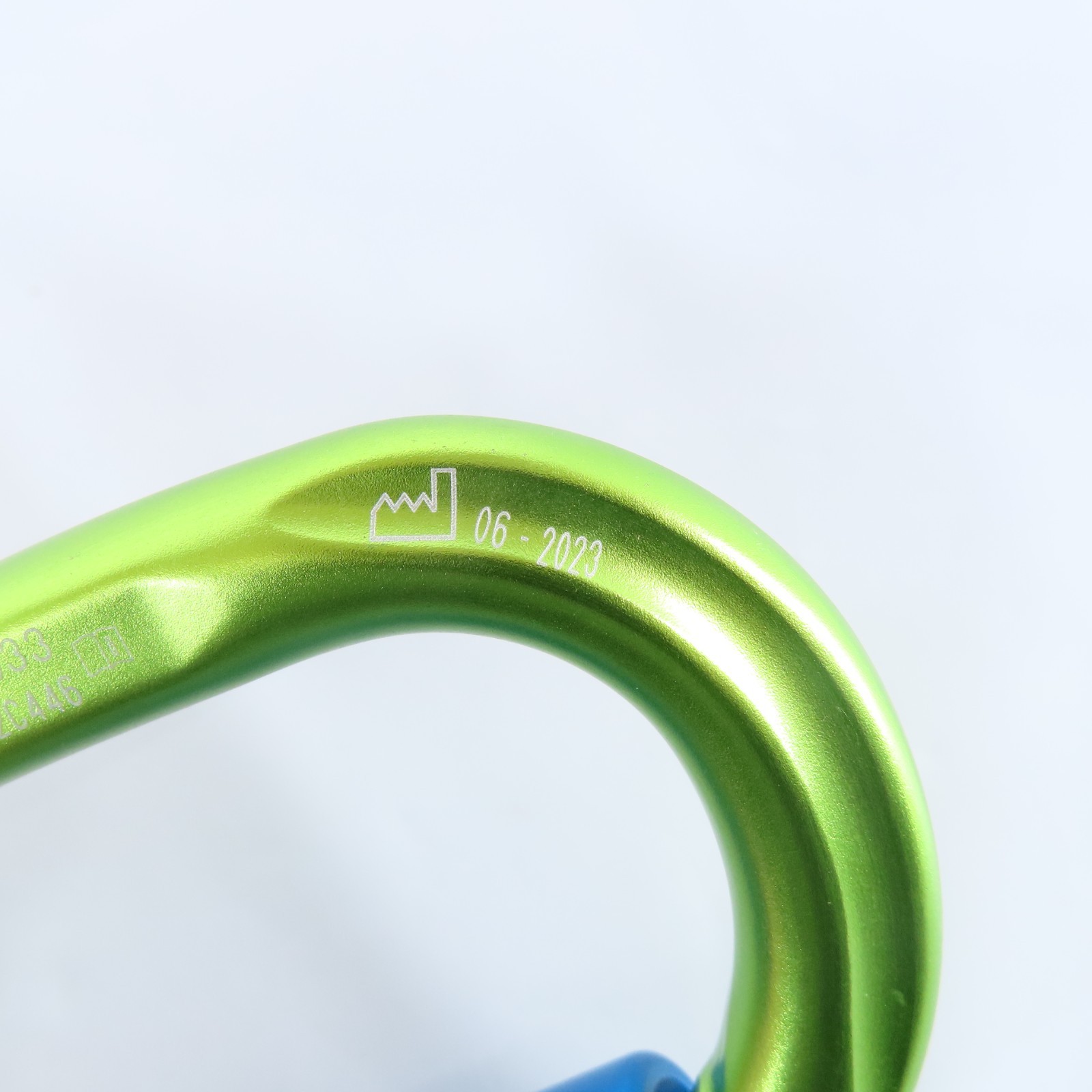 #2C446 OVAL ALUMINUM CARABINER TRIPLE ACTION LOCK L'EEKHOORN by CLIMBING TECHNOL