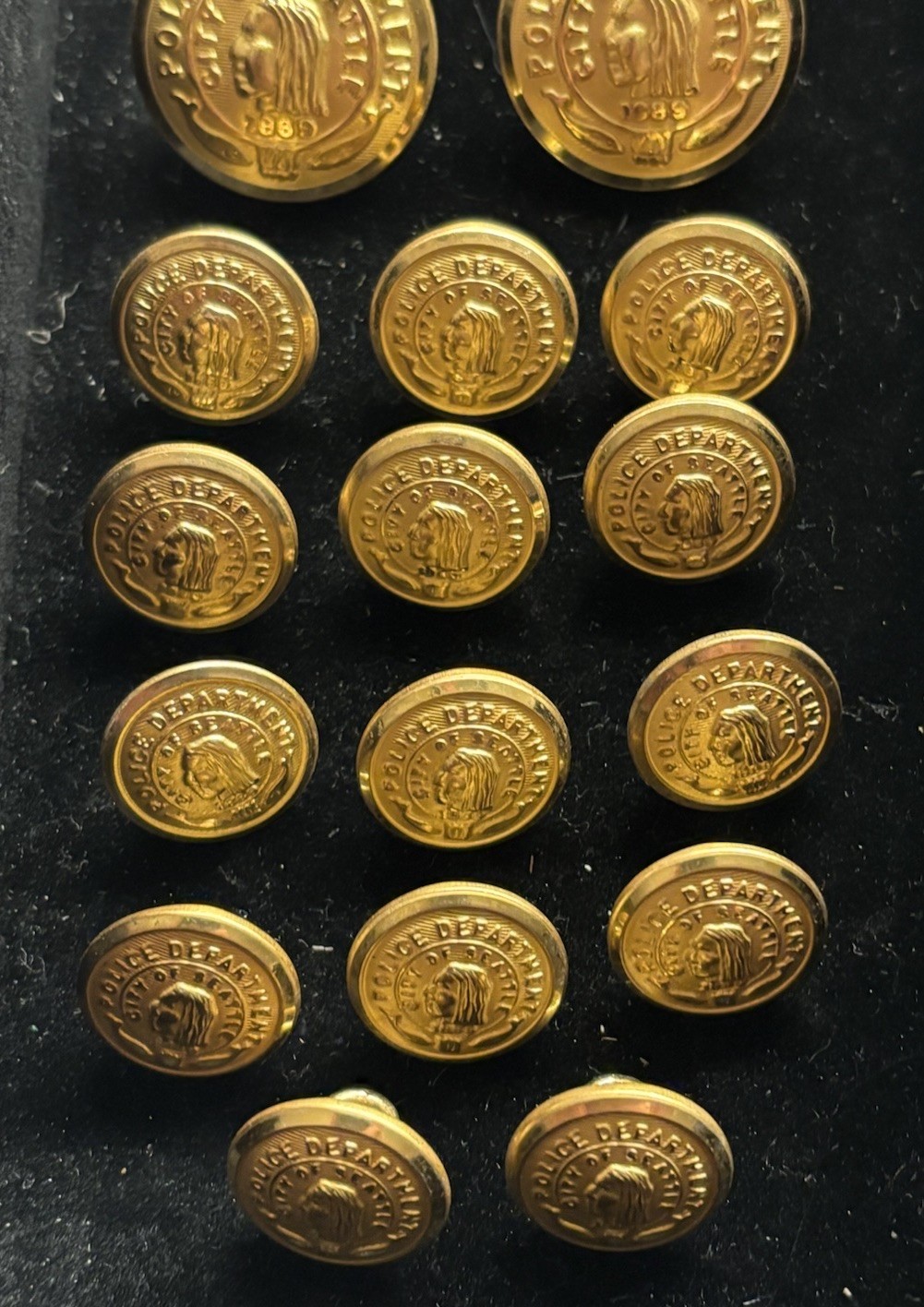 Waterbury Brass Buttons Seattle Washington Police Department Full Set