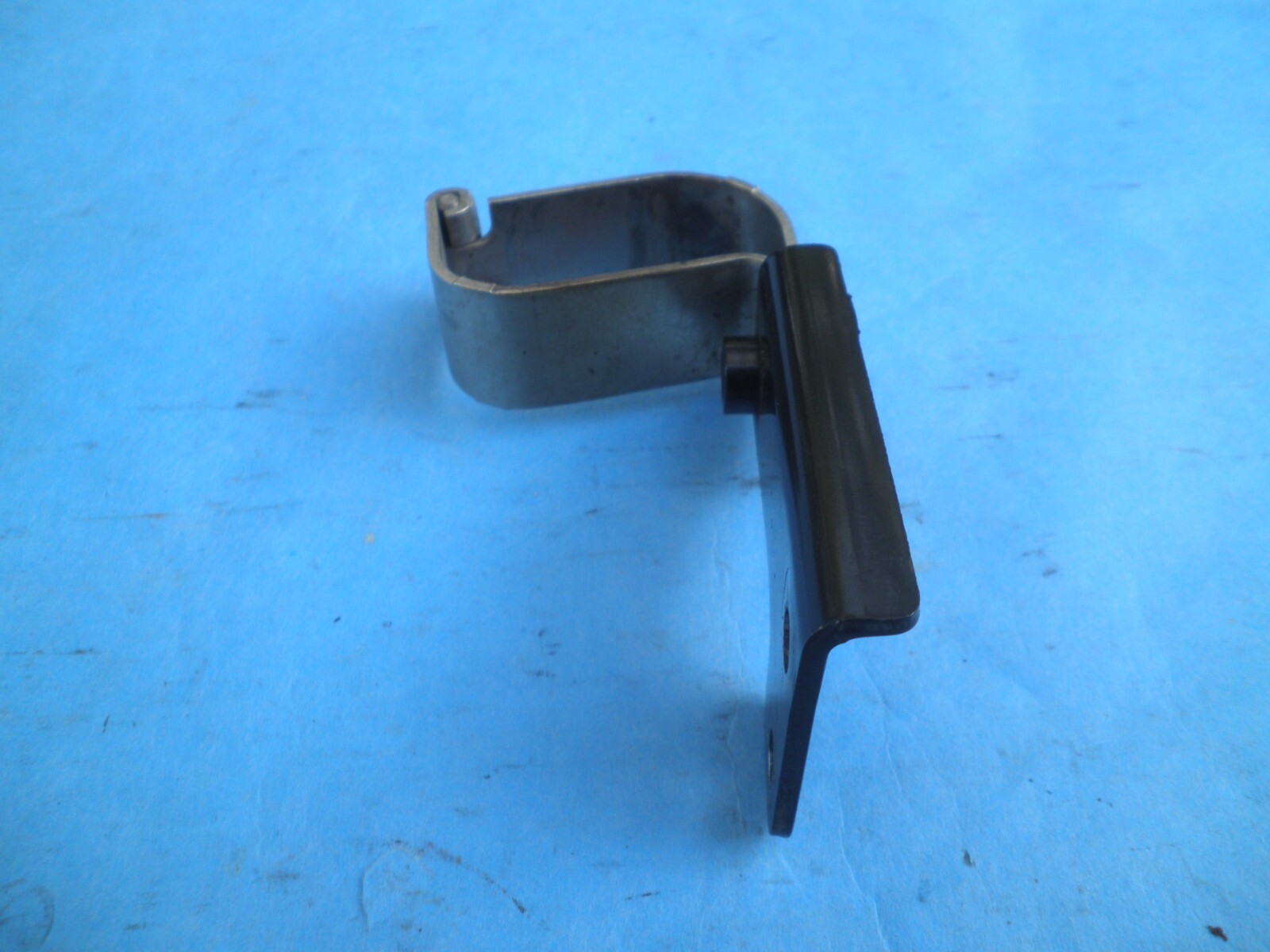 2009-2025 HARLEY OEM TOURING FLHT FLHX CROSSOVER EXHAUST MOUNTING CLAMP BRACKET