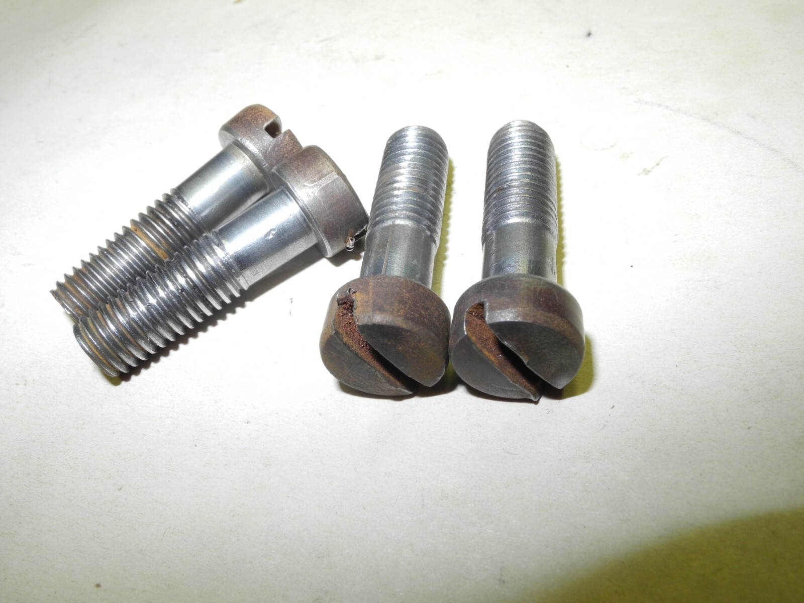 VINTAGE SINGER TREADLE SEWING MACHINE CAST IRON BASE 4 BOLT SET SLOTTED HEADS