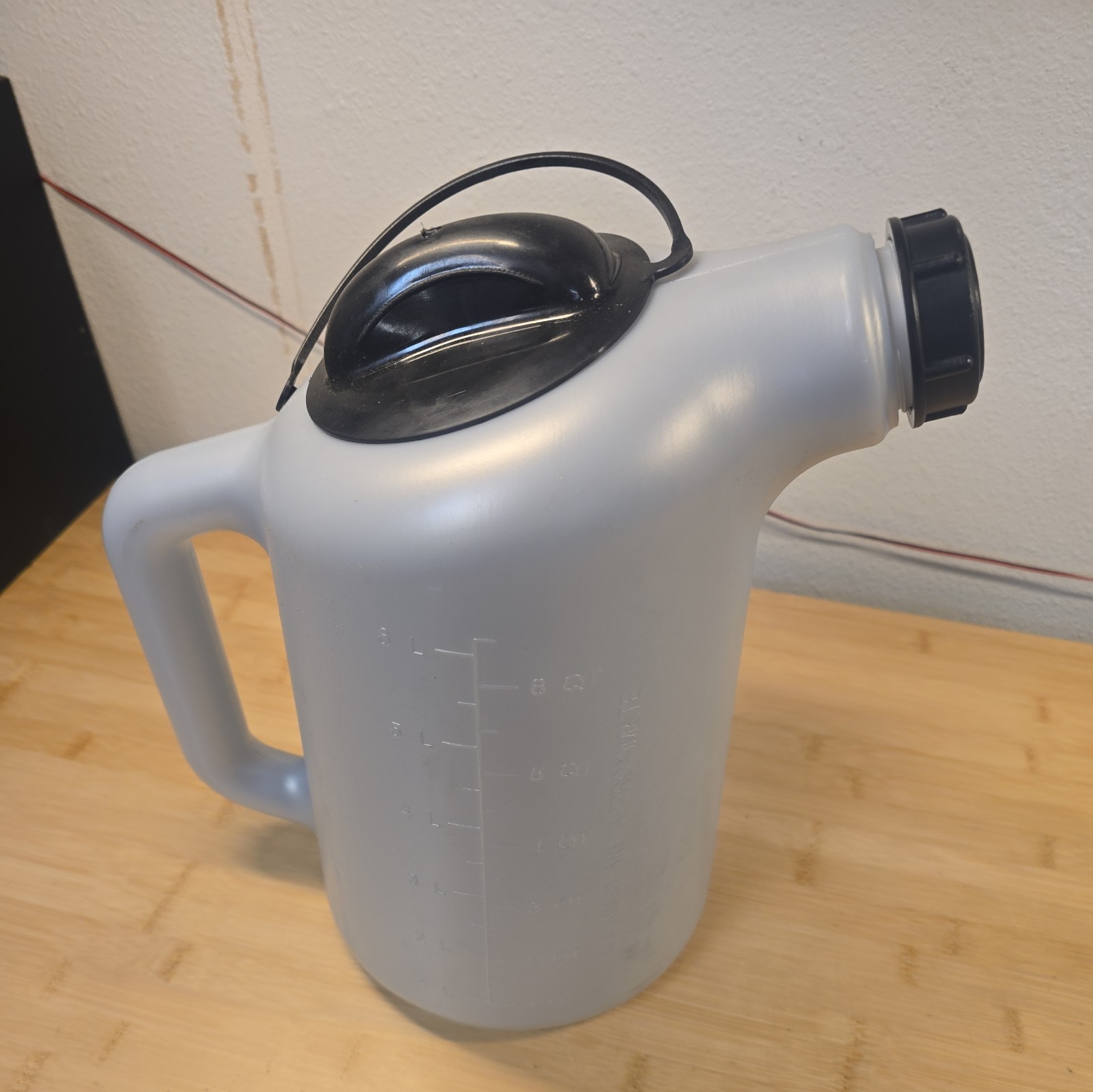 Valvolin3 8 QT Fluid Dispenser Measuring Jug with Lid Oil Coolant