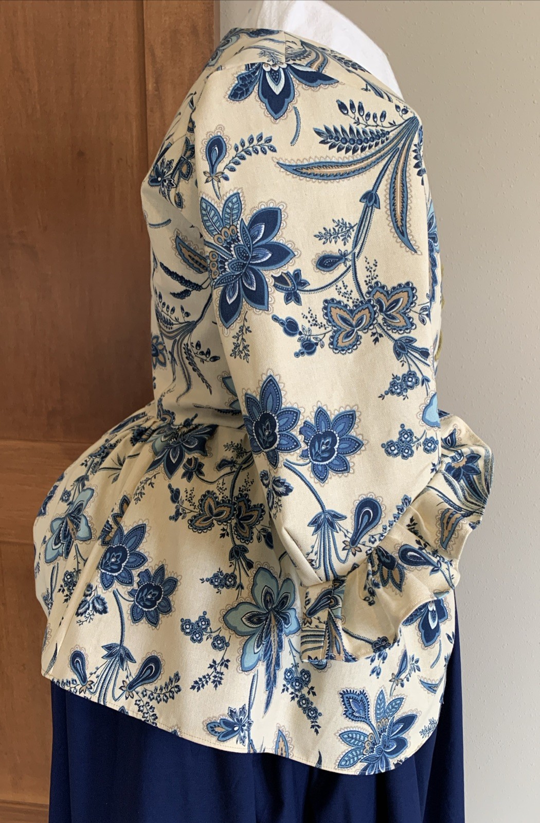 XL Bodice/Short Gown. Traditional Print. Colonial , Outlander, Ren Faire-NWOT