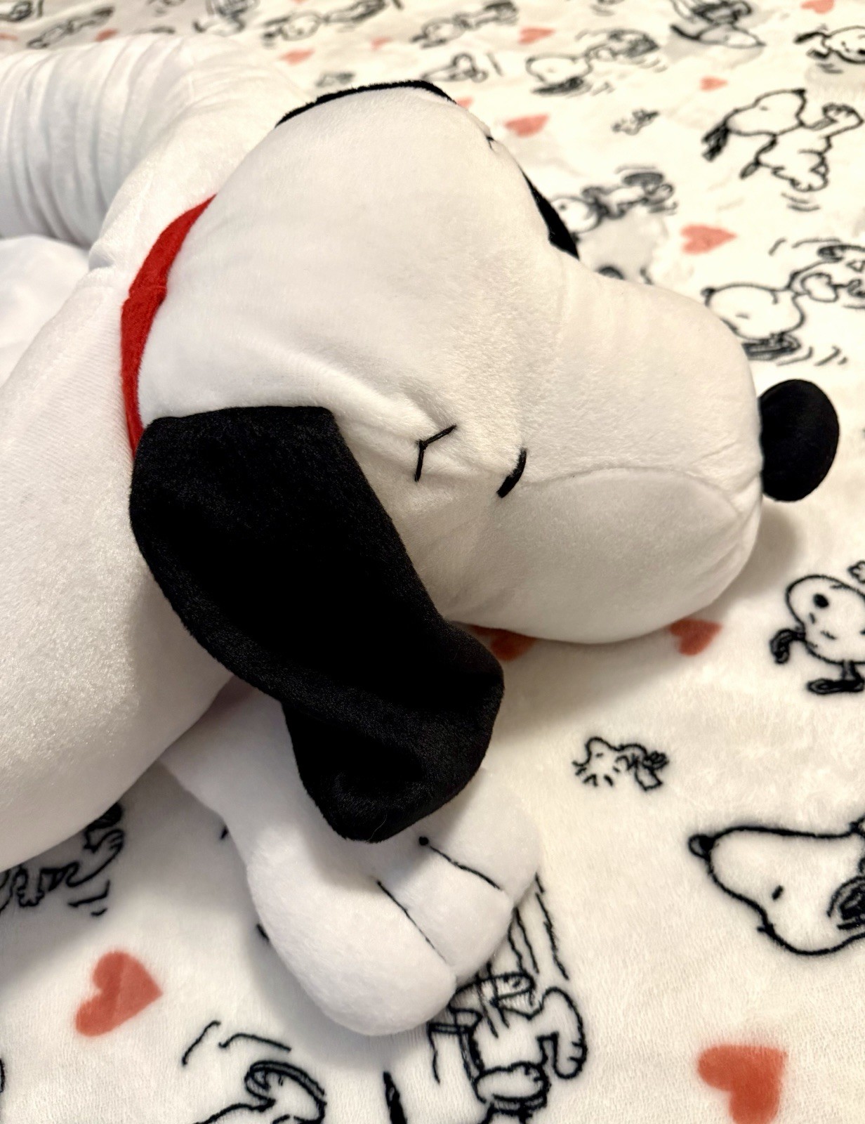 Snoopy Peanuts 30" Dog or Cat Bed Plush NWOT VERY RARE