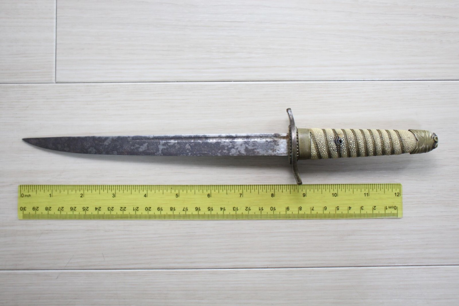 WWII Japanese Navy Dirk Mid War Brass Fittings Resin Handle 8" Blade J30