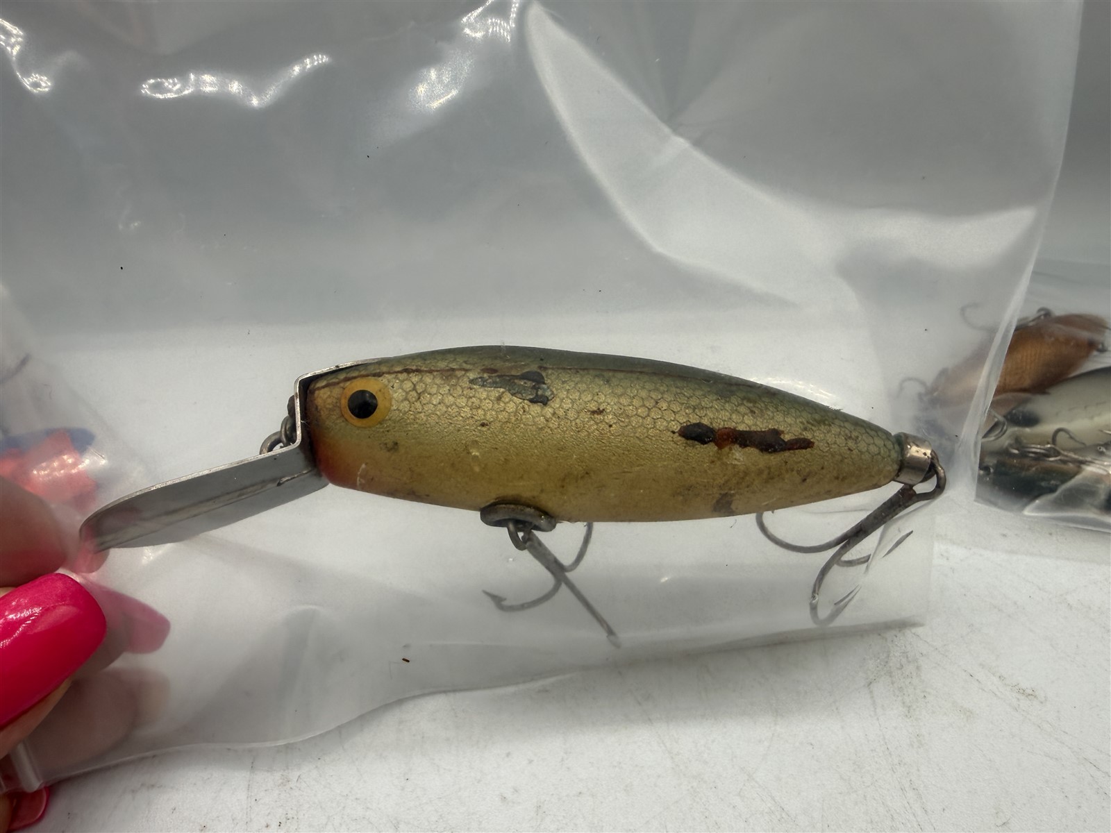 VINTAGE WOOD & PLASTIC FISHING LURE LOT OF 23