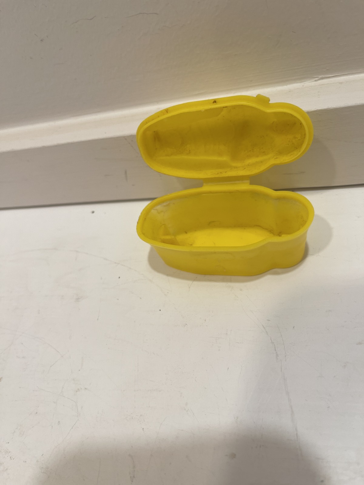 Topps Munchy Mummies Coffin 1978 Candy Container Yellow Empty Mummy Halloween