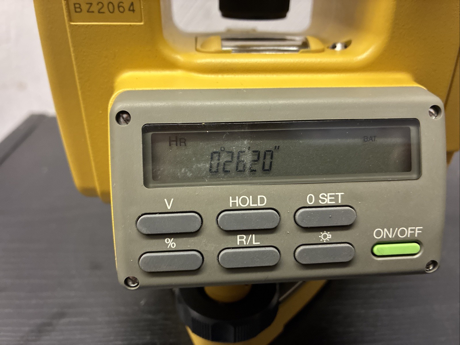 TOPCON DT-20B DIGITAL THEODOLITE, THE BATTERY DOES NOT CHARGE