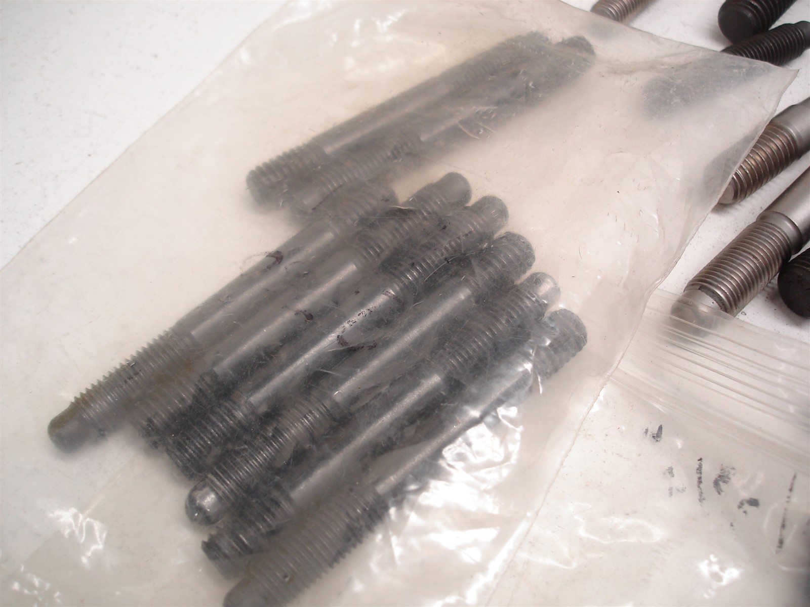 136 ARP / A1 TECHNOLOGIES BULK ASSORTED ENGINE STUDS 5/16"-1/2" HEAD MAIN CARB