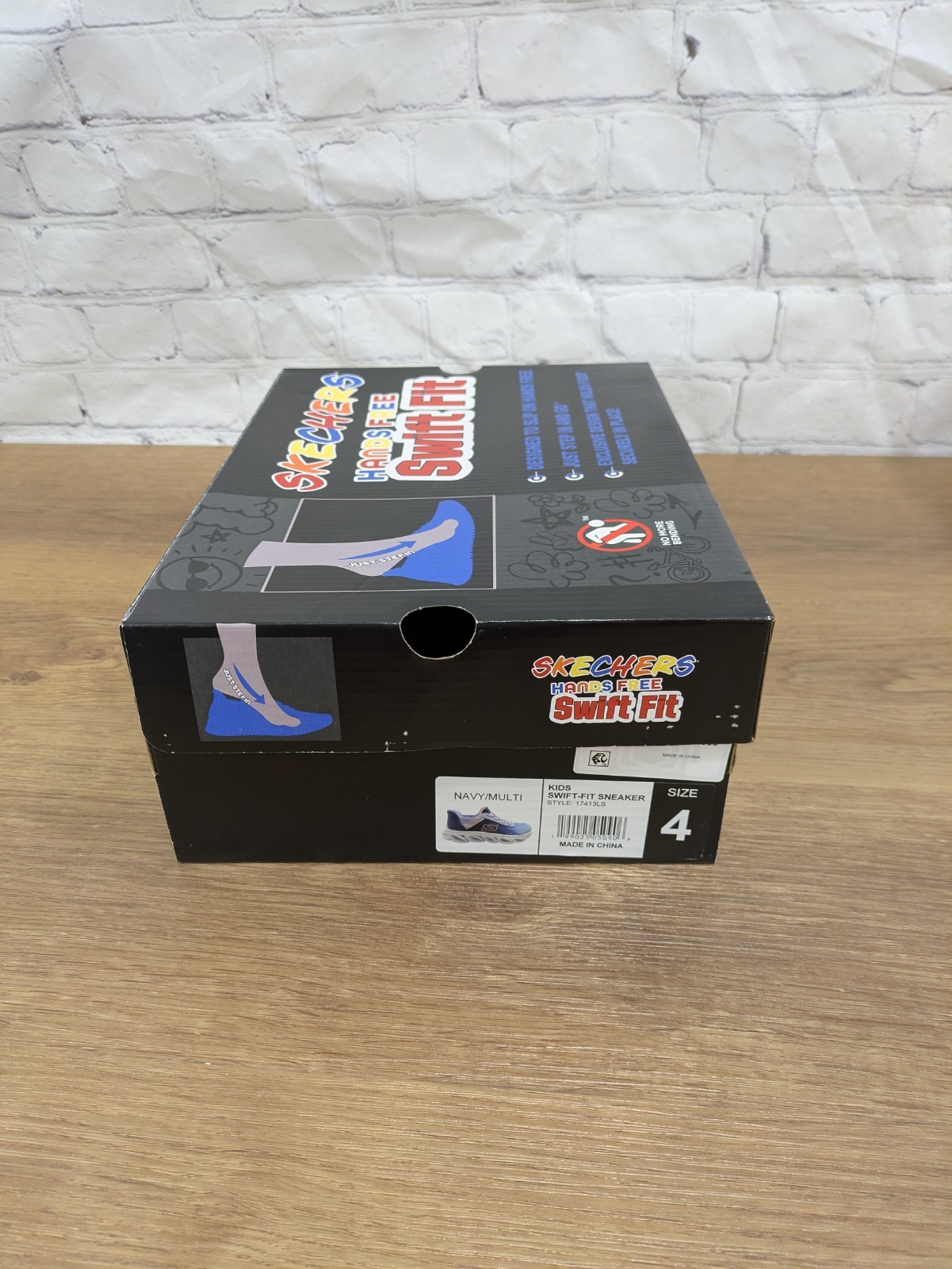 Skechers Kids Lightweight Hands Free Swift Fit Sneaker Size 4 Navy/Muti