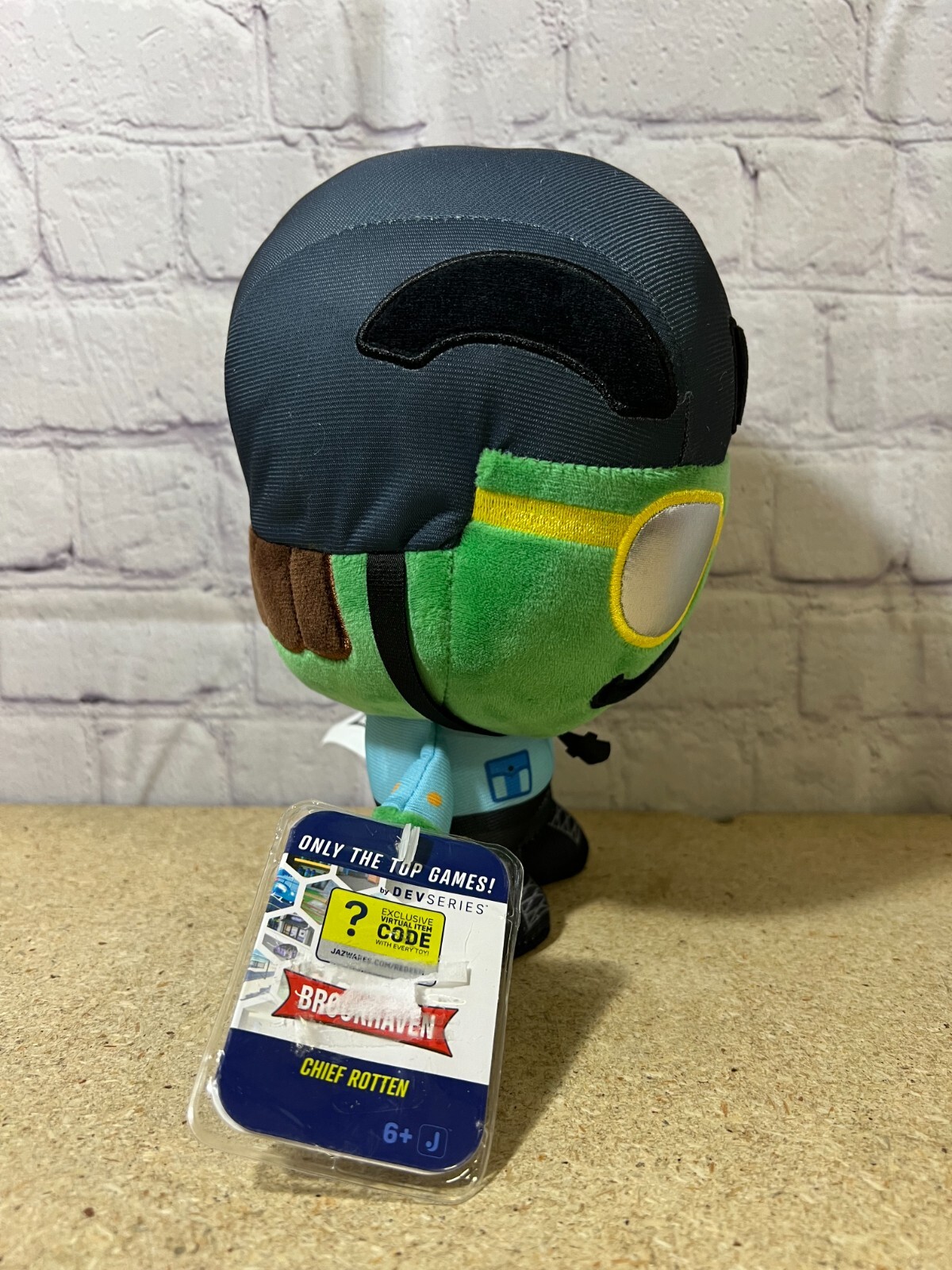 ROBLOX DevSeries Brookhaven Chief Rotten 8" Plush W/Virtual Item Code