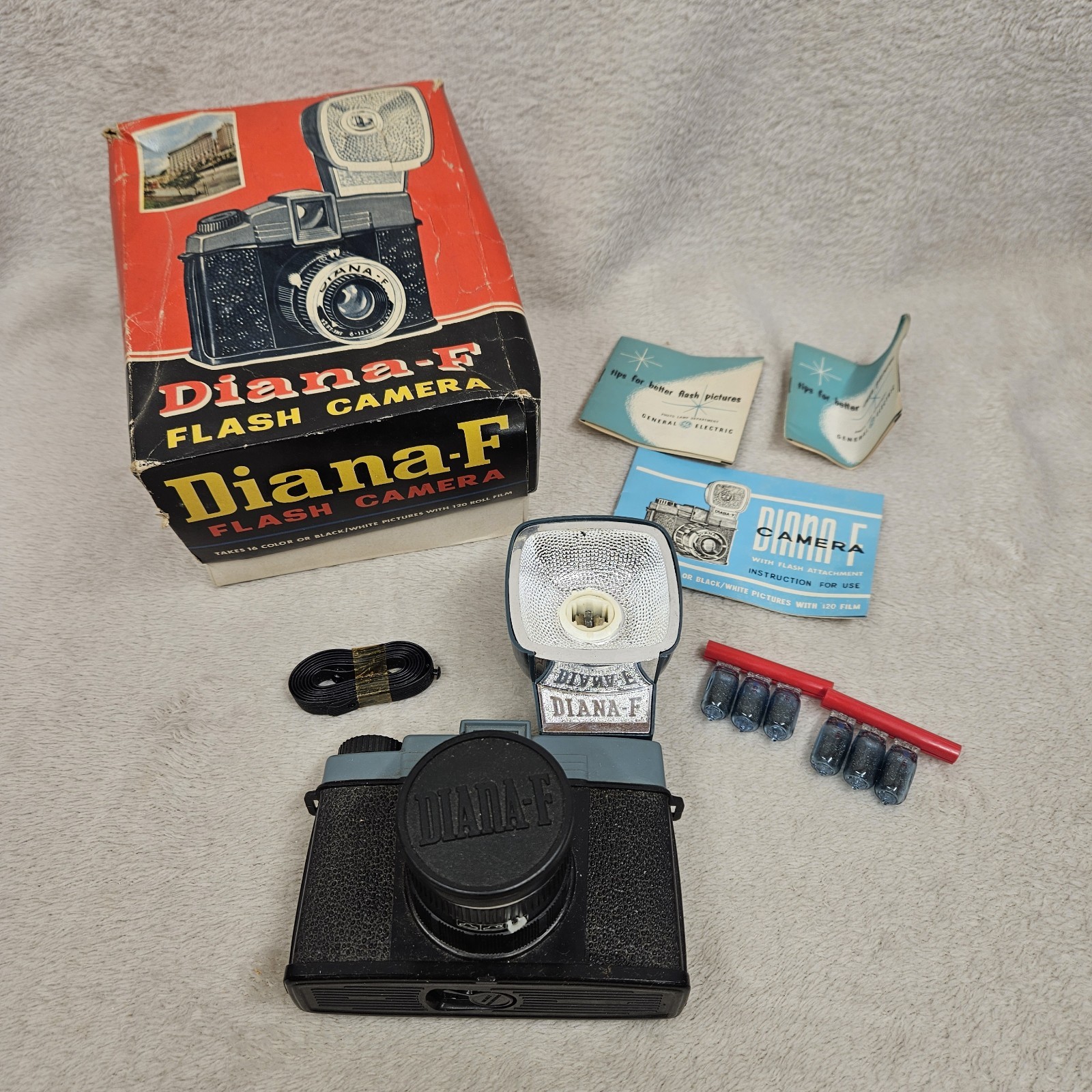 Vintage Diana-F Flash Camera No. 162 Color Or B&W Pictures Flash Bulbs Cord