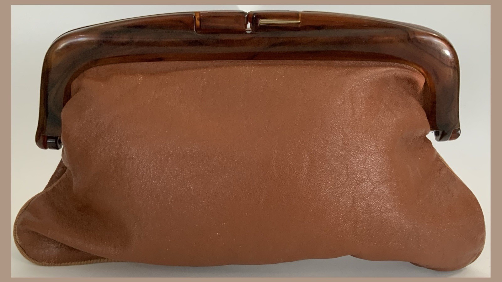 Vtg MANTESSA Made In Italy Leather W/Bakelite Handle Clutch/Handbag/Purse-Brown