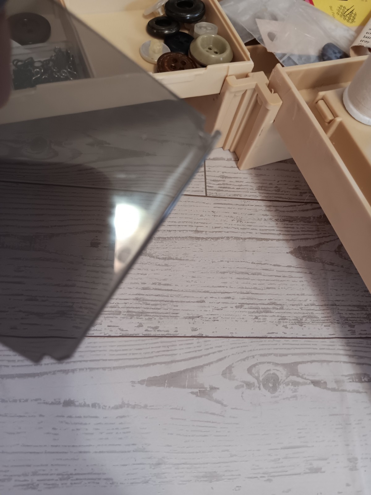 '83 World Wide Media Folding Sewing Caddy Spool Organizer Vintage Thread Notions