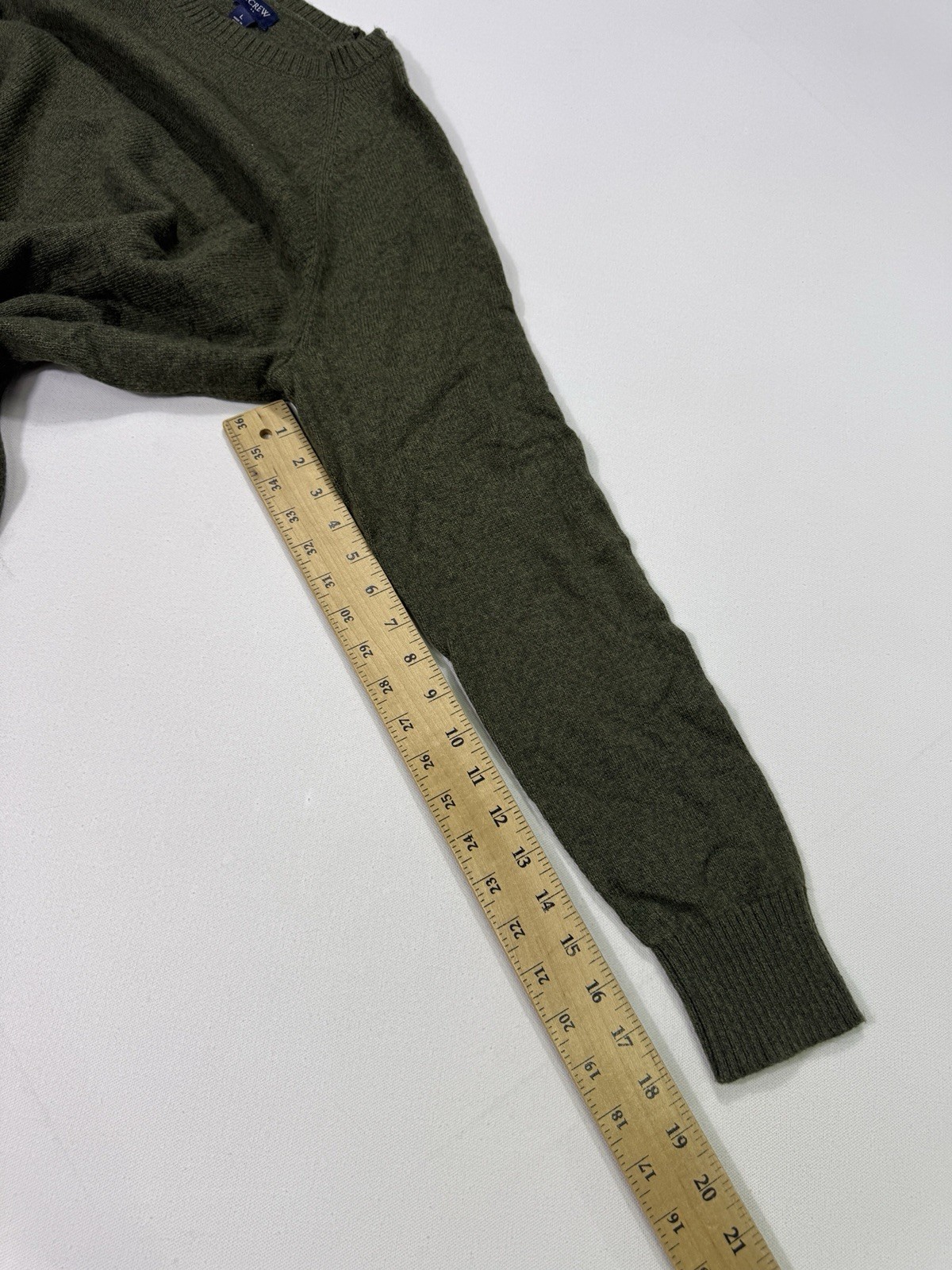 J Crew Men's Large Lambswool Green Crew Neck Sweater Classic Outdoor Commuter