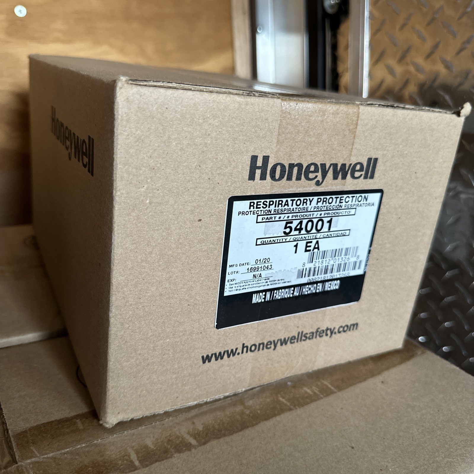 Honeywell 54001 M/L Full Facepiece Respirator Series 5400 New In Box