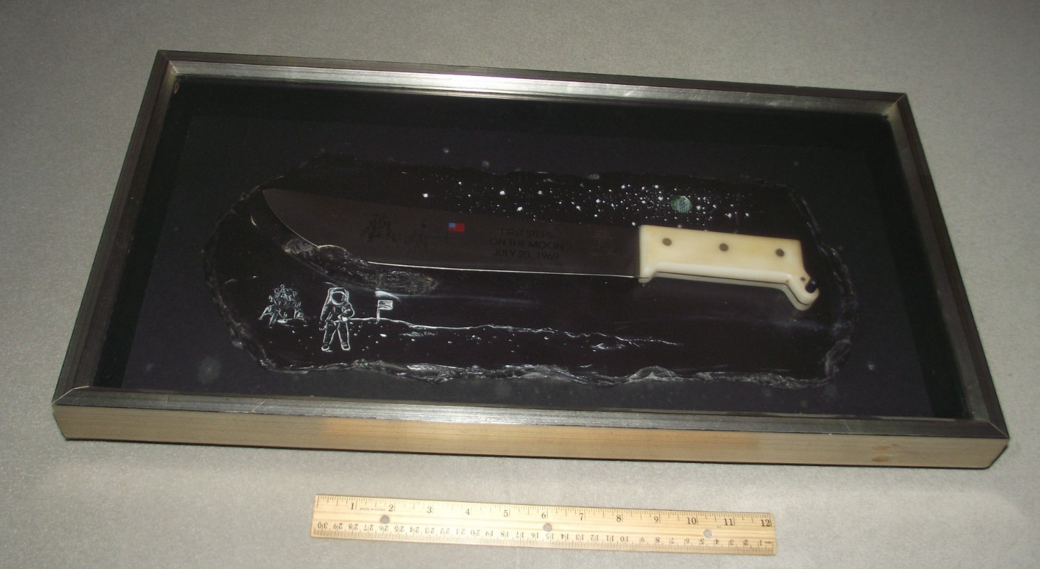 Case xx 1989 Apollo 11 Commemorative First Steps on the Moon Knife in Display