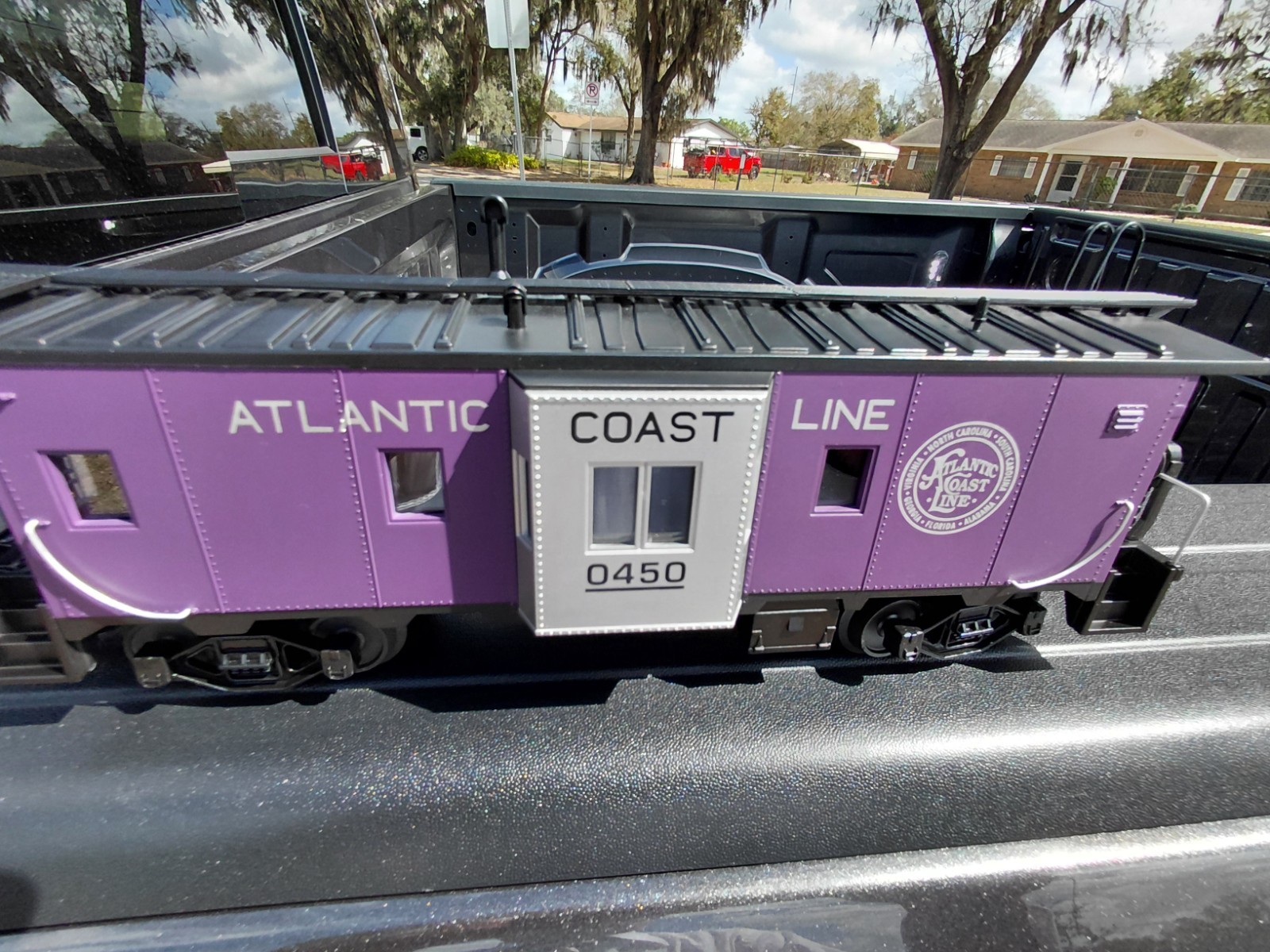 MTH RailKing 30-7783 Atlantic Coast Line ACL Purple Lighted Bay Window Caboose