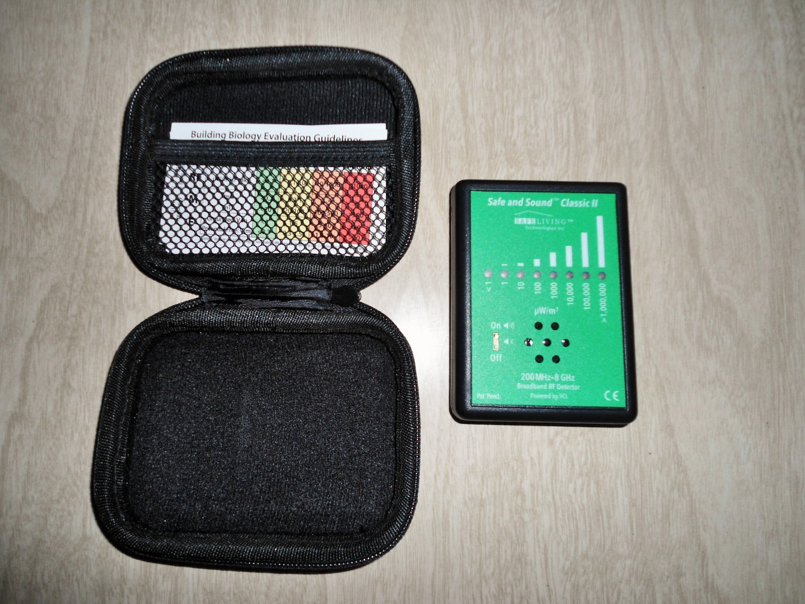 SAFE & SOUND CLASSIC II - 200 MHZ-8 GHZ BROADBAND RF/RADIATION DETECTOR/RECEIVER