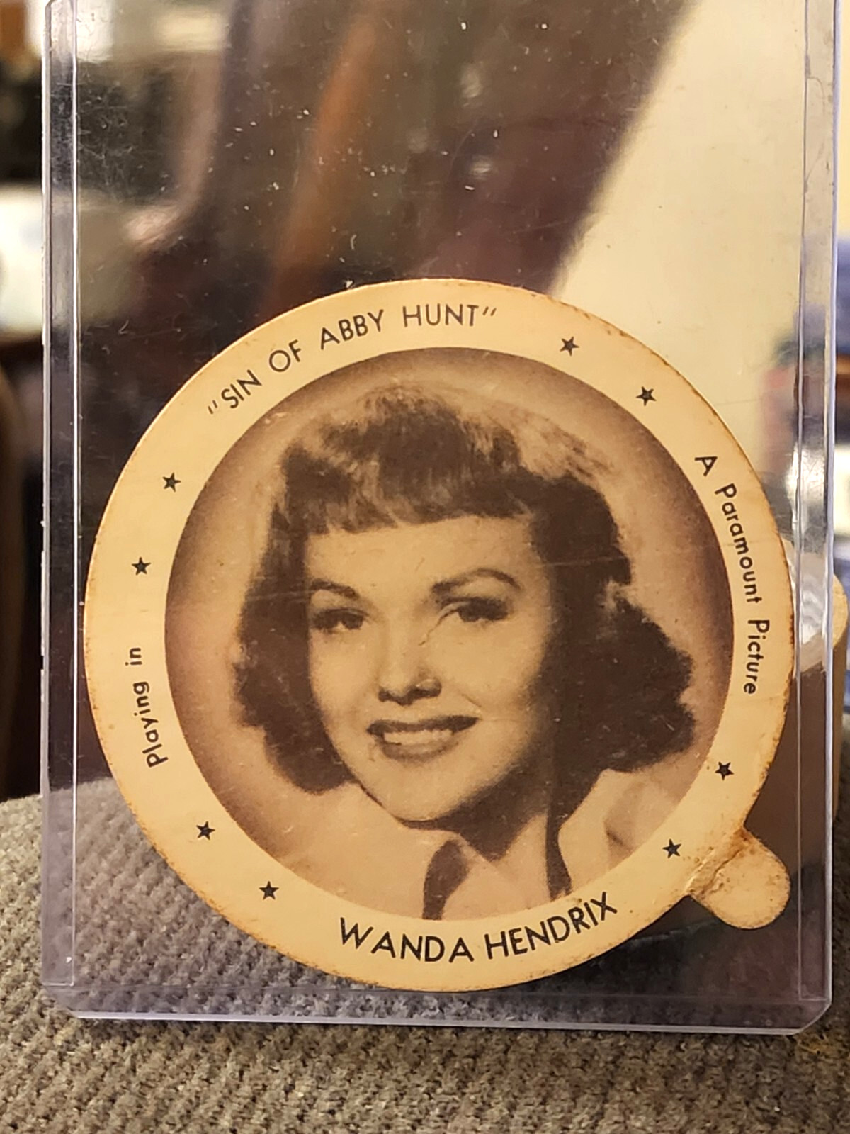 1949 Wanda Hendrix Dixie Cup Lids Sealtest Movie Stars Large (F5-15)