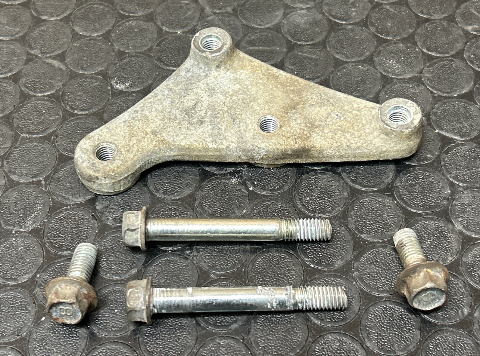88-02 YAMAHA BLASTER YFS200 OEM REAR BRAKE CALIPER STAY MOUNT BRACKET ✅FASTSHIP✅