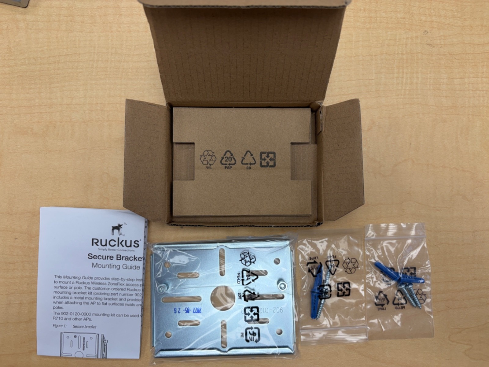 LOT 10 Ruckus Wireless Mount Bracket - Wireless Access Point  902-0120-0000