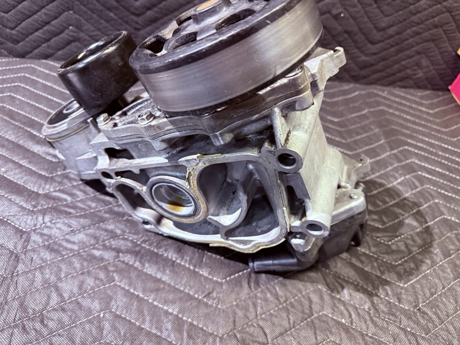 USDM OEM 04-08 Acura TSX Water Pump Housing Passage Pulley K24A2 19200-RAA-A01