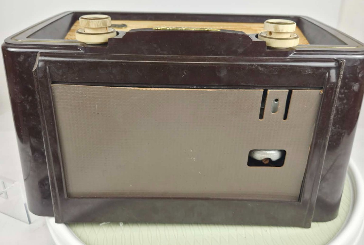 Vintage Nordmende / Sterling “Kadett 57 USA” Tube Radio Powers On, Tunes