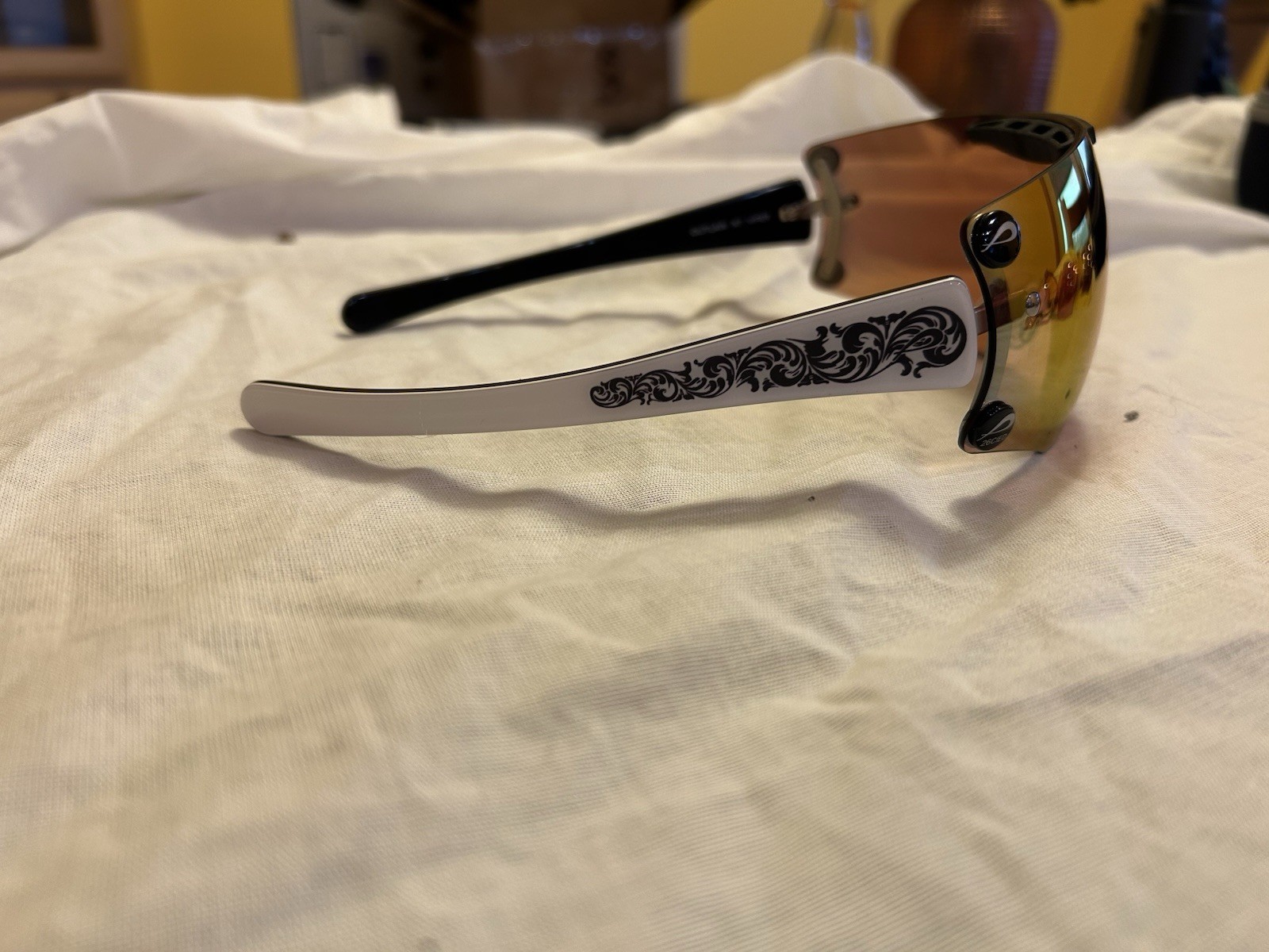 Pilla Outlaw X7 Viper Frames White x/ Black Scroll