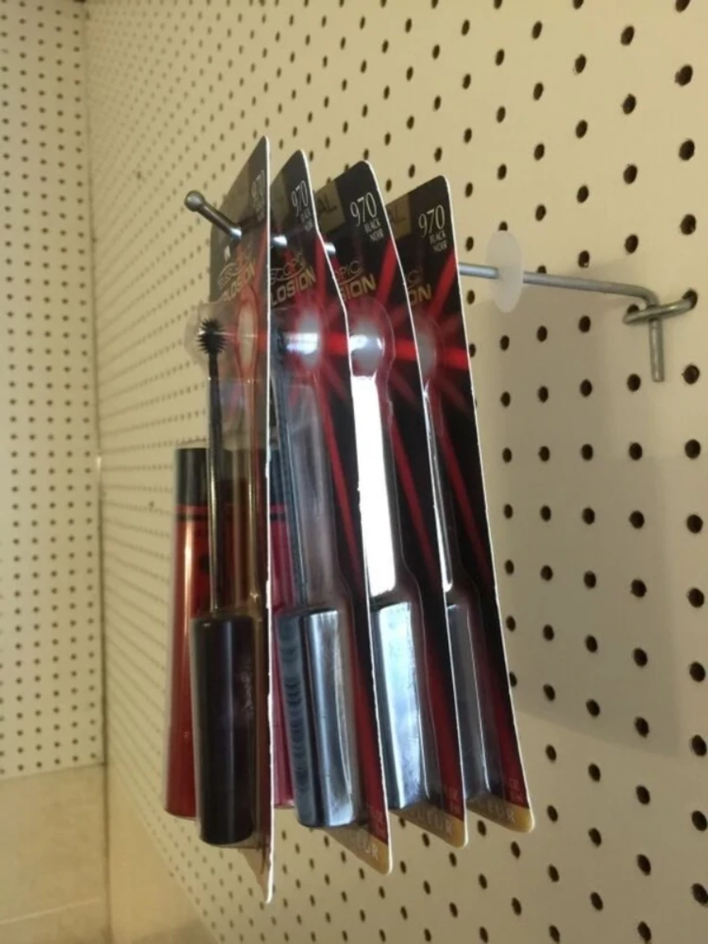 (100 Pack) Pegboard or Slatwall Peg Hook Product Stopper Retainer. 1" Nylon USA