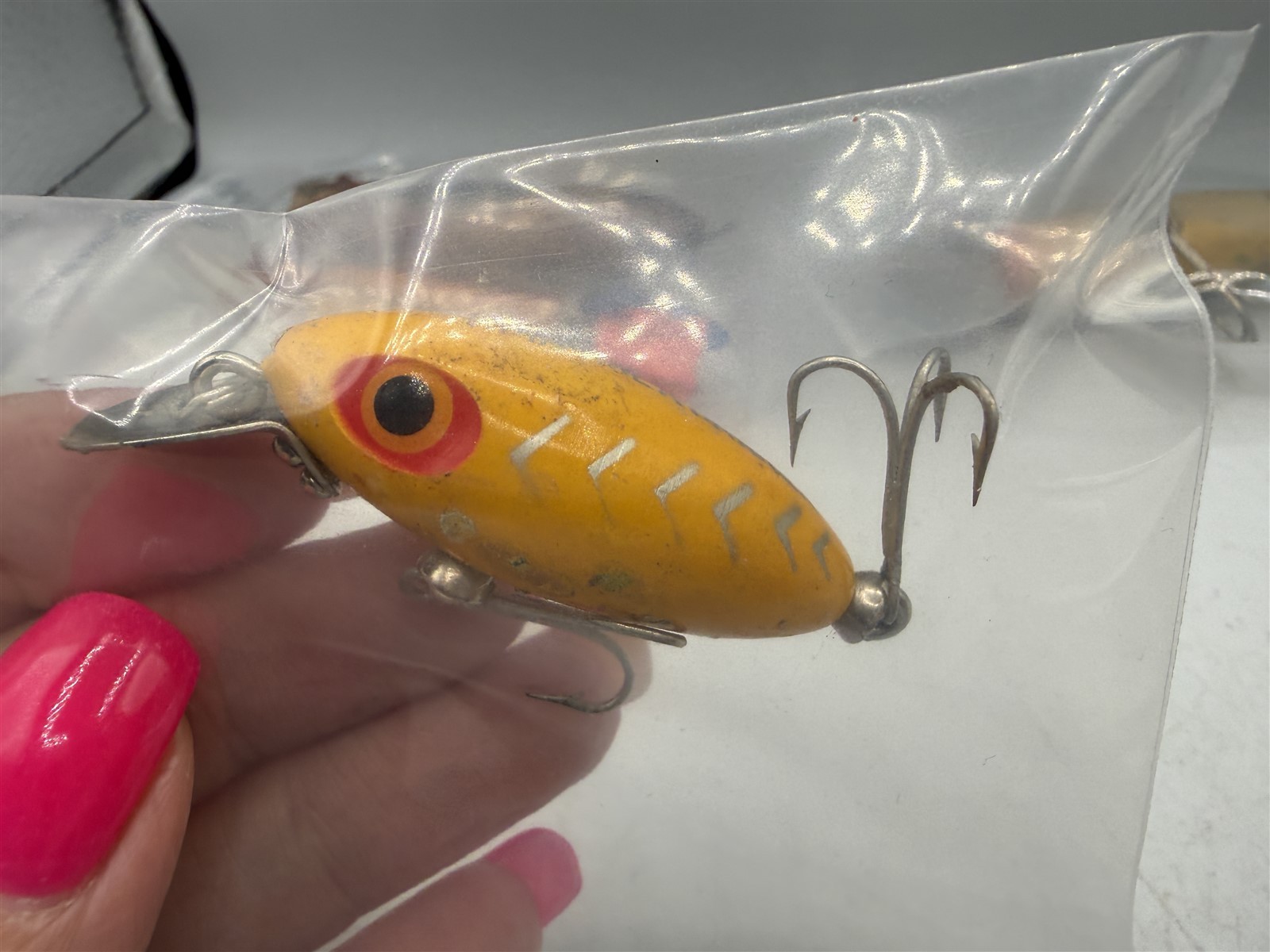 VINTAGE WOOD & PLASTIC FISHING LURE LOT OF 23