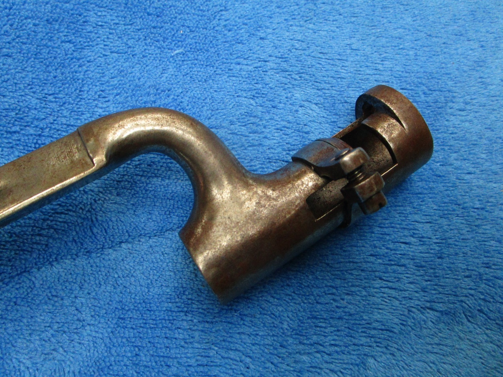 ORIGINAL ANTIQUE 19TH CENTURY US M1867 PEABODY SOCKET BAYONET AND SCABBARD