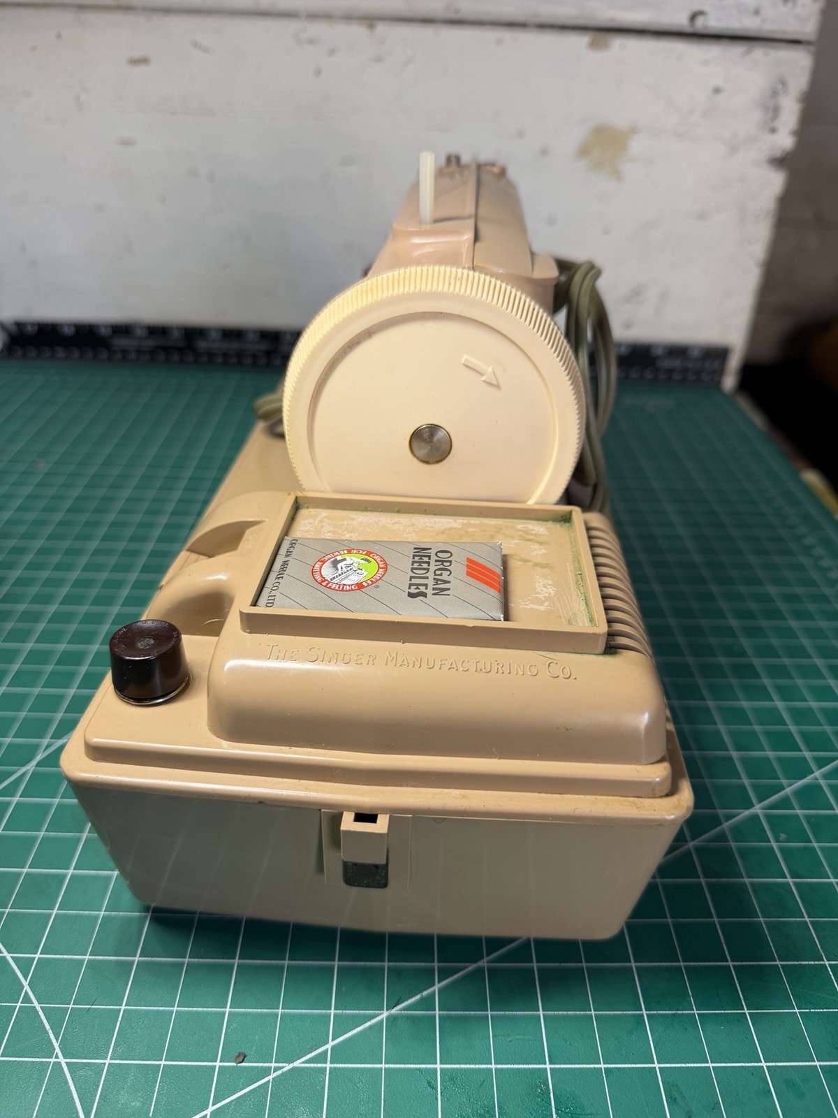 Singer 50D Kids Sewing Machine Read Description