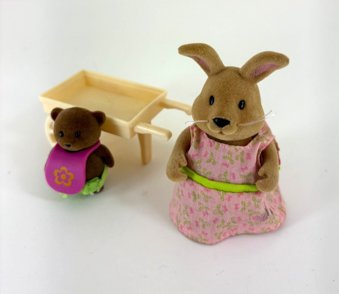 Lot Of Battat Lil Woodzeez Animals & Furniture