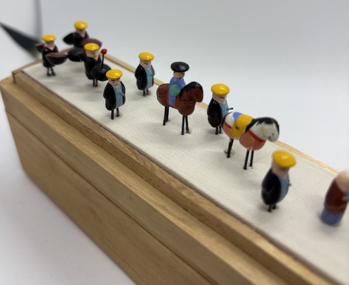 Vintage Japanese Miniature Art Tiny Dolls Daimyo Gyoretsu Procession