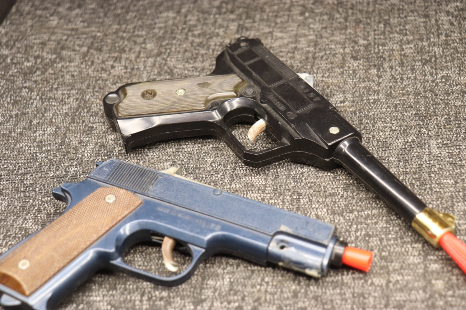 2 Vintage ZEE Toys Government Model Auto & Magna 45 Cal Pistol NO. 2107 & T-723