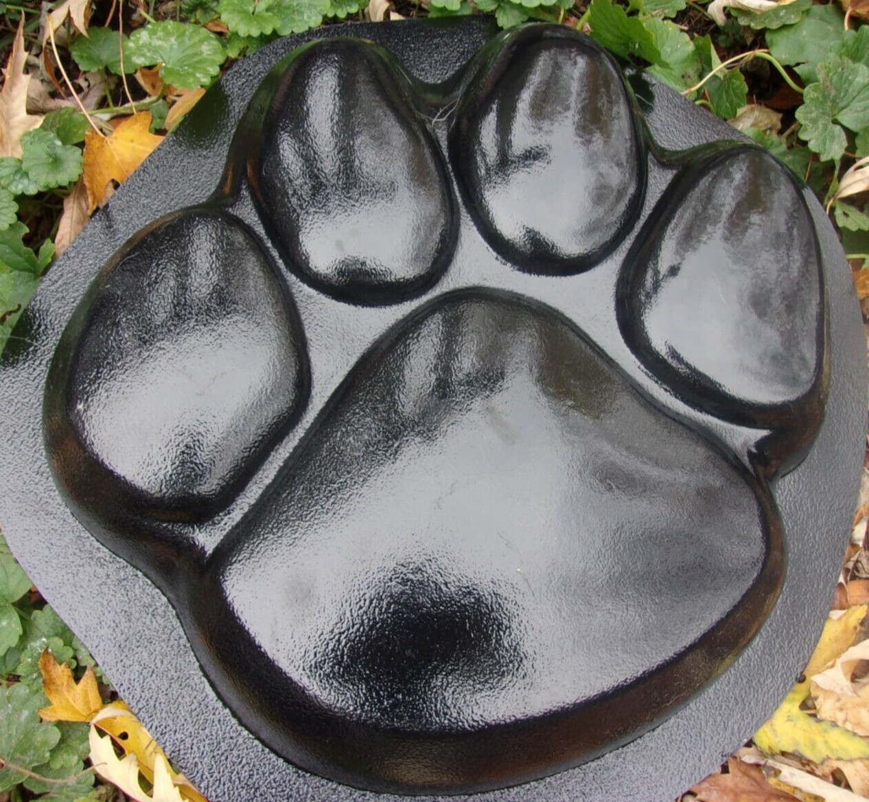 Dog paw print stepping stone mold 12"x12"x2" pro grip slightly textured surface