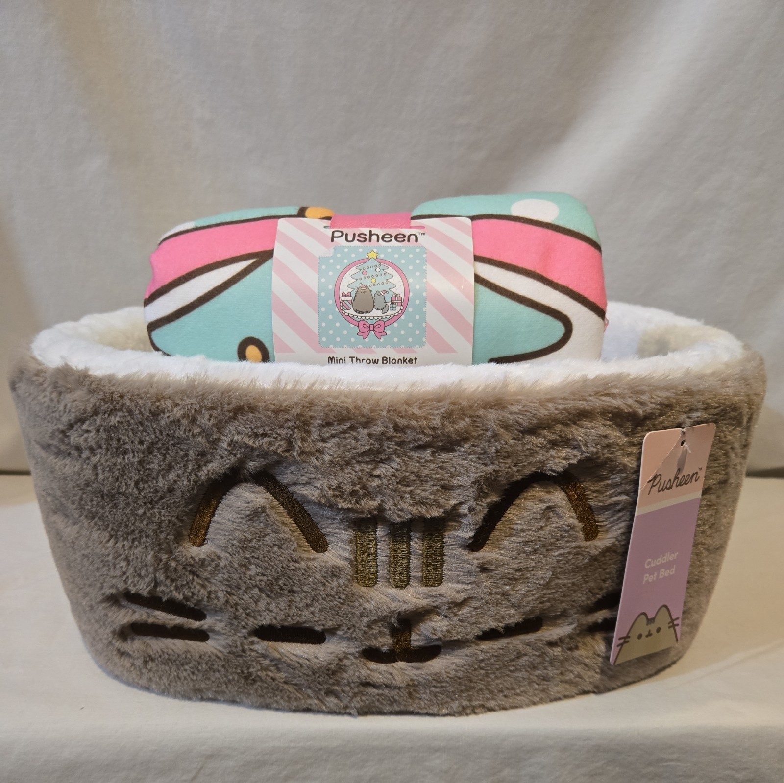 NWT Pusheen Cat Bed Mini Christmas Throw Blanket Cuddler Pet Holiday Culturefly